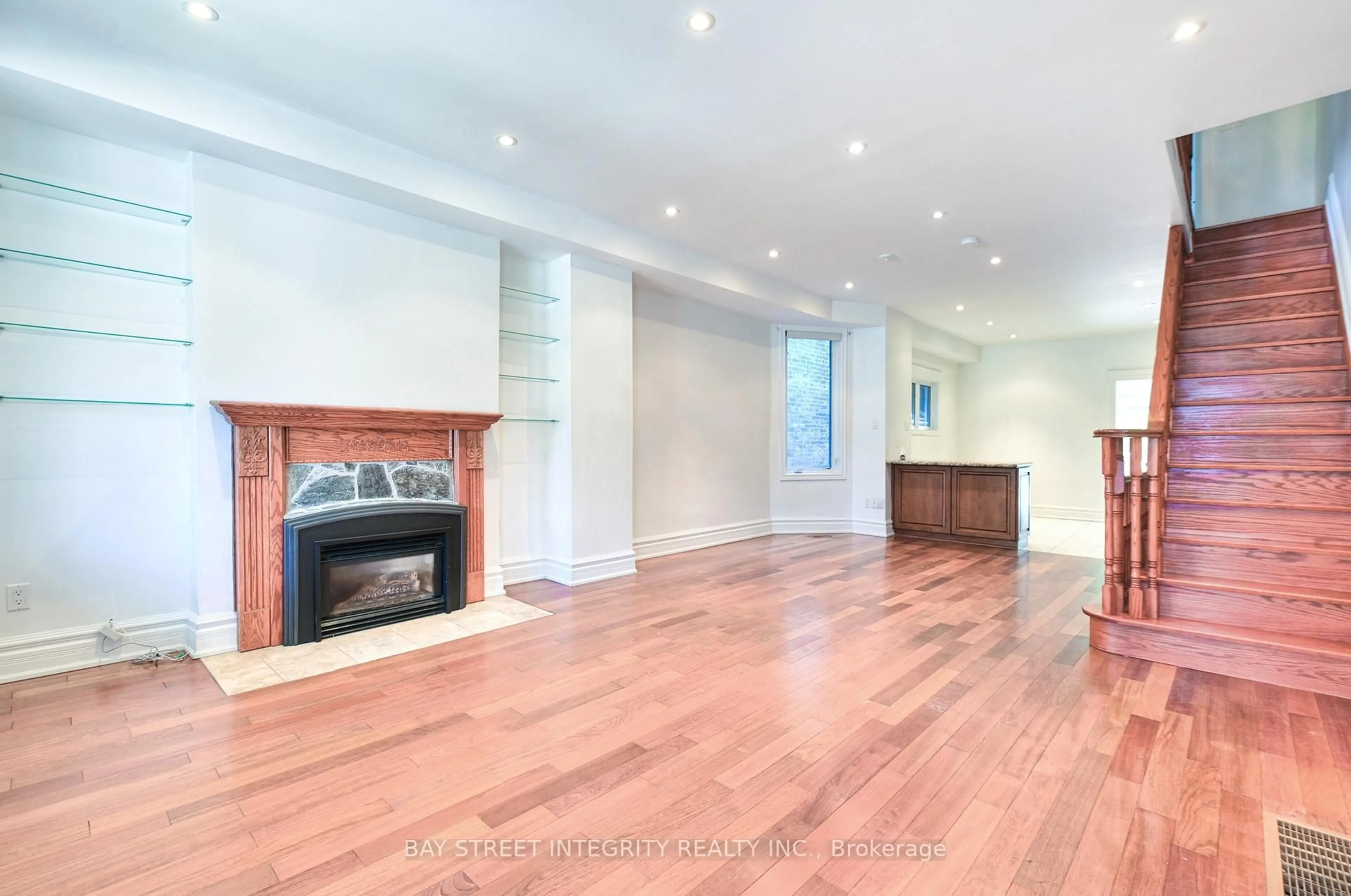 A pic of a room for 1282 Lansdowne Ave, Toronto Ontario M6H 3Z8