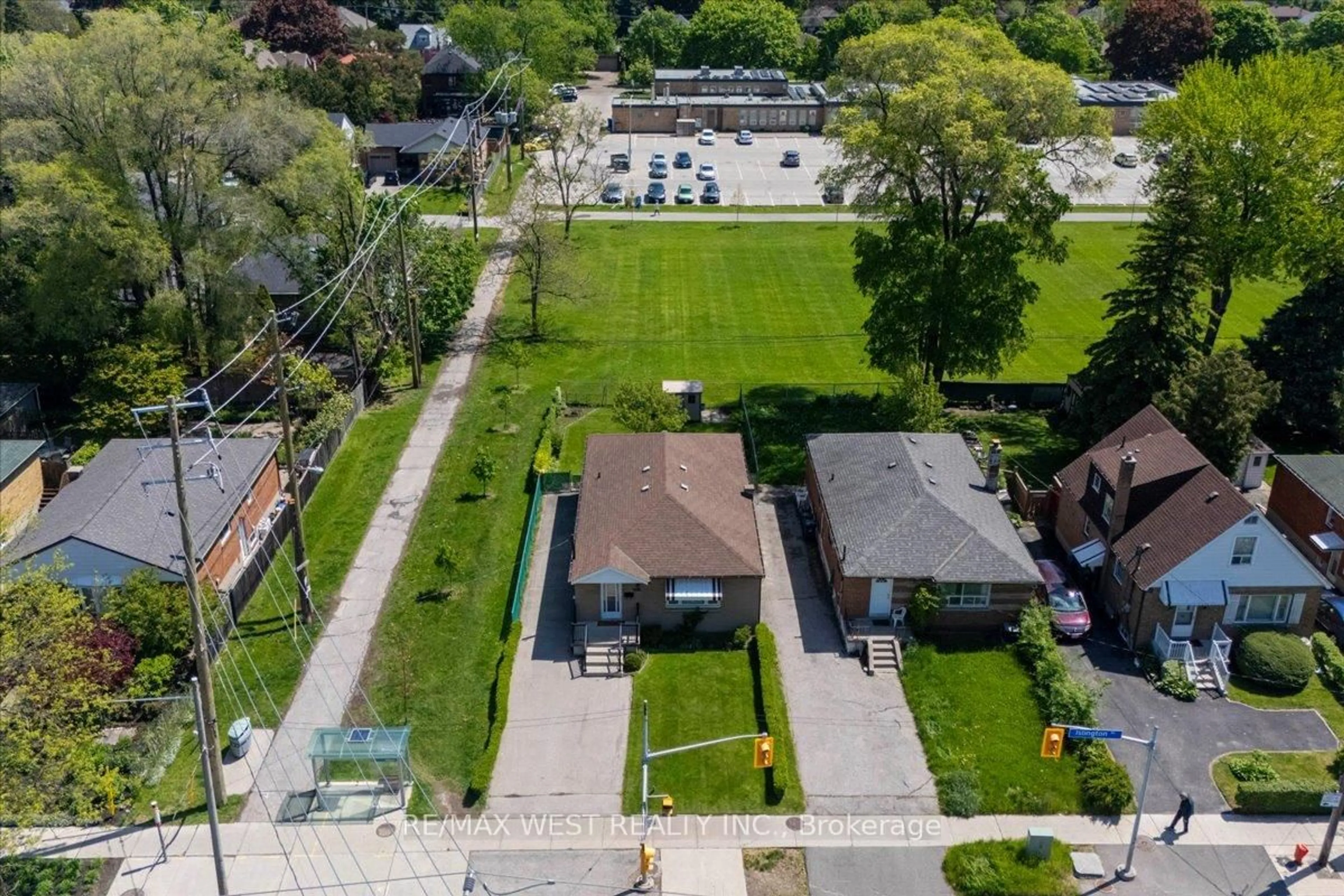 A pic from outside/outdoor area/front of a property/back of a property/a pic from drone, street for 1135 Islington Ave, Toronto Ontario M8Z 4S3