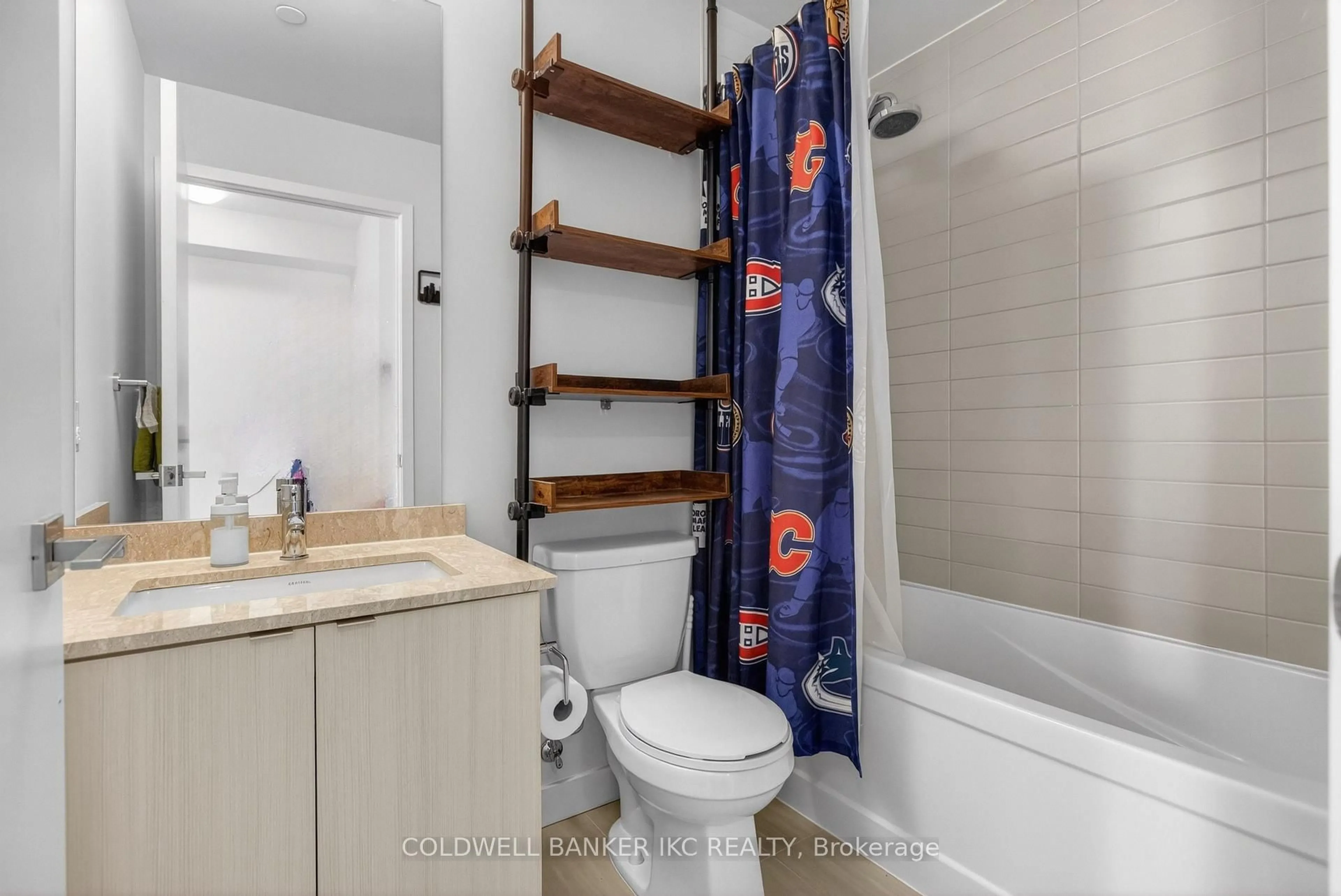 Standard bathroom, unknown for 4055 Parkside Village Dr #2720, Mississauga Ontario L5B 0K8