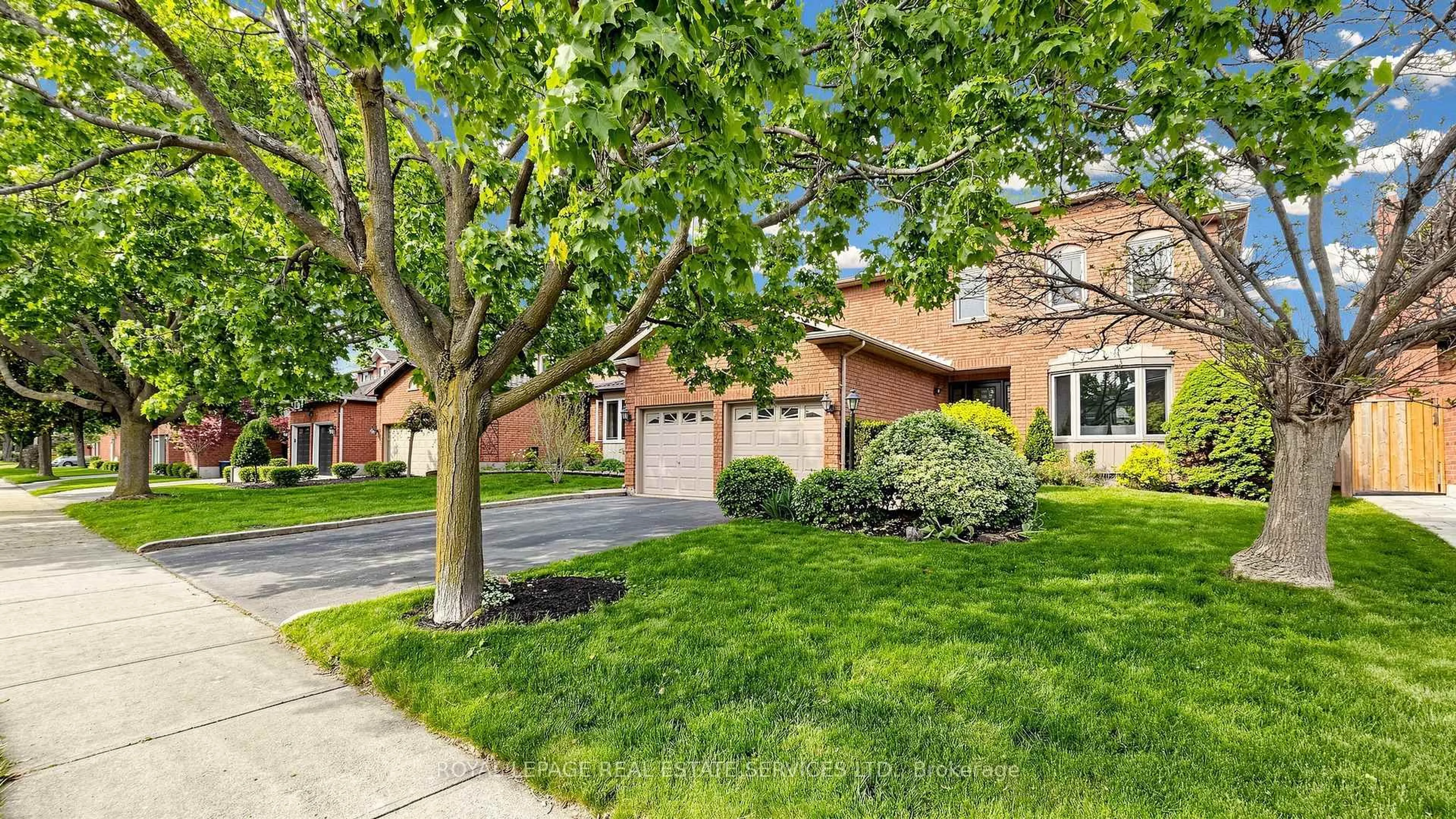 Unknown for 165 Warner Dr, Oakville Ontario L6L 6E7