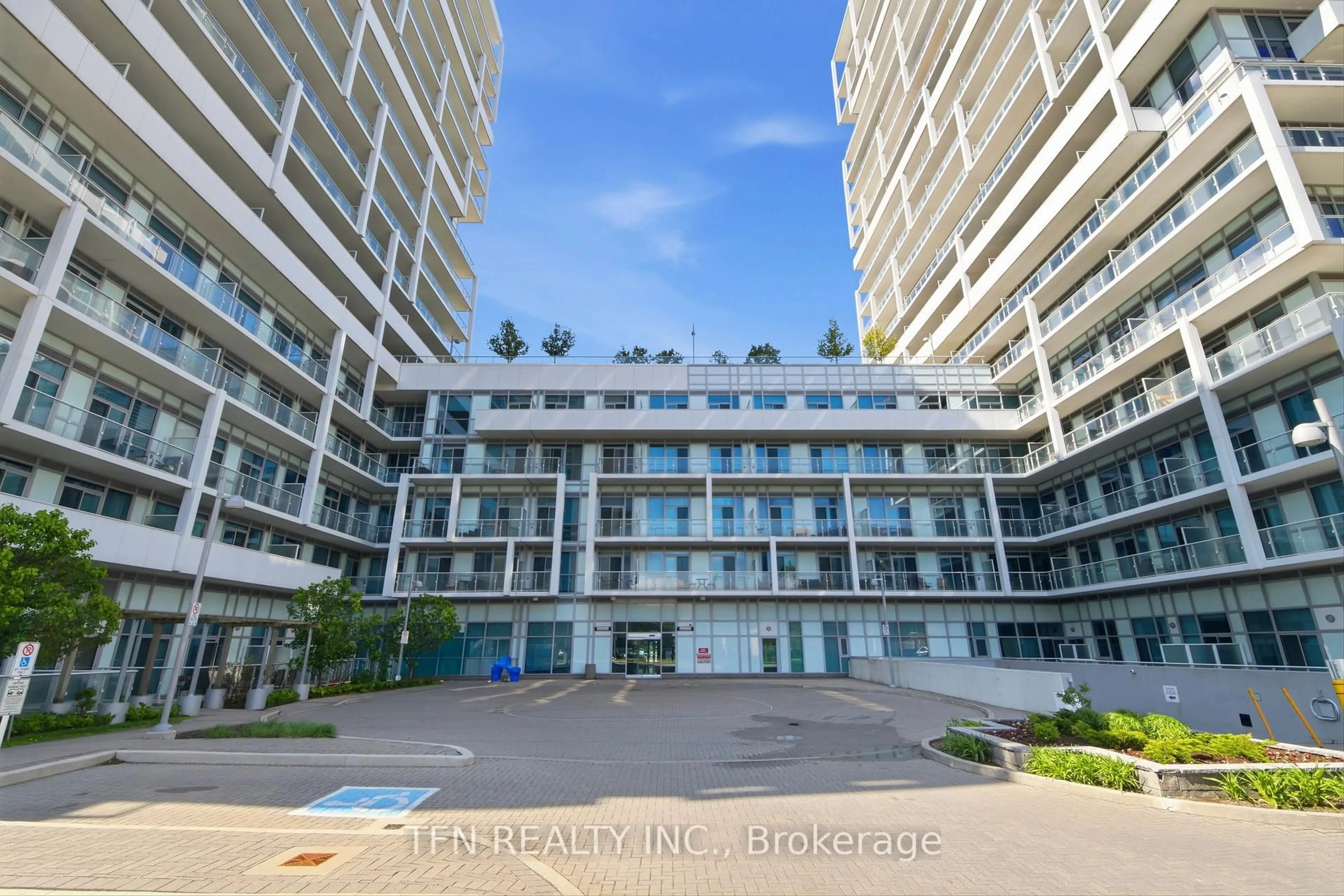 Indoor foyer for 65 Speers Rd #1501, Oakville Ontario L6K 0J1
