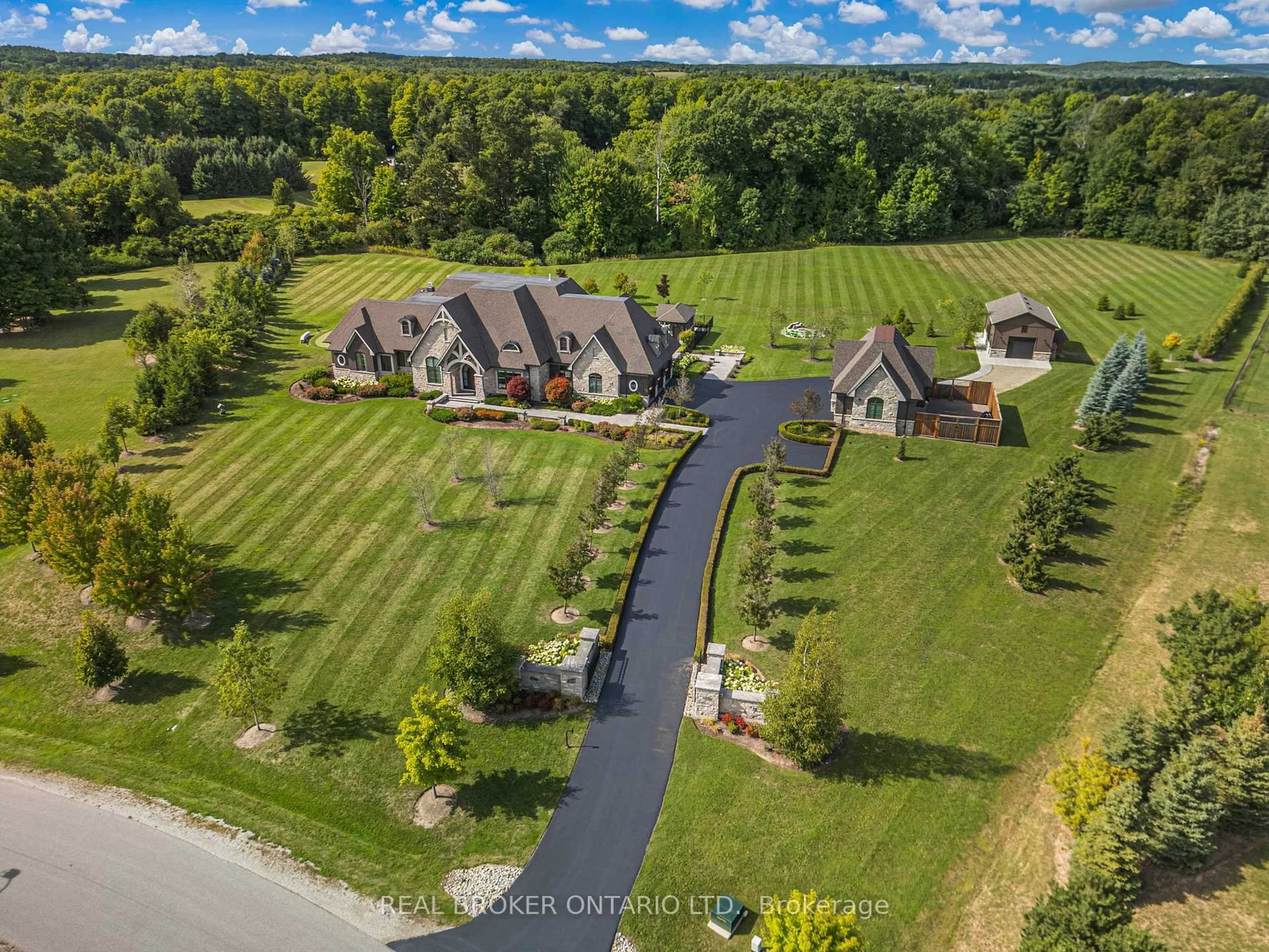 A pic from outside/outdoor area/front of a property/back of a property/a pic from drone, water/lake/river/ocean view for 26 Autumn Circ, Halton Hills Ontario L0P 1H0