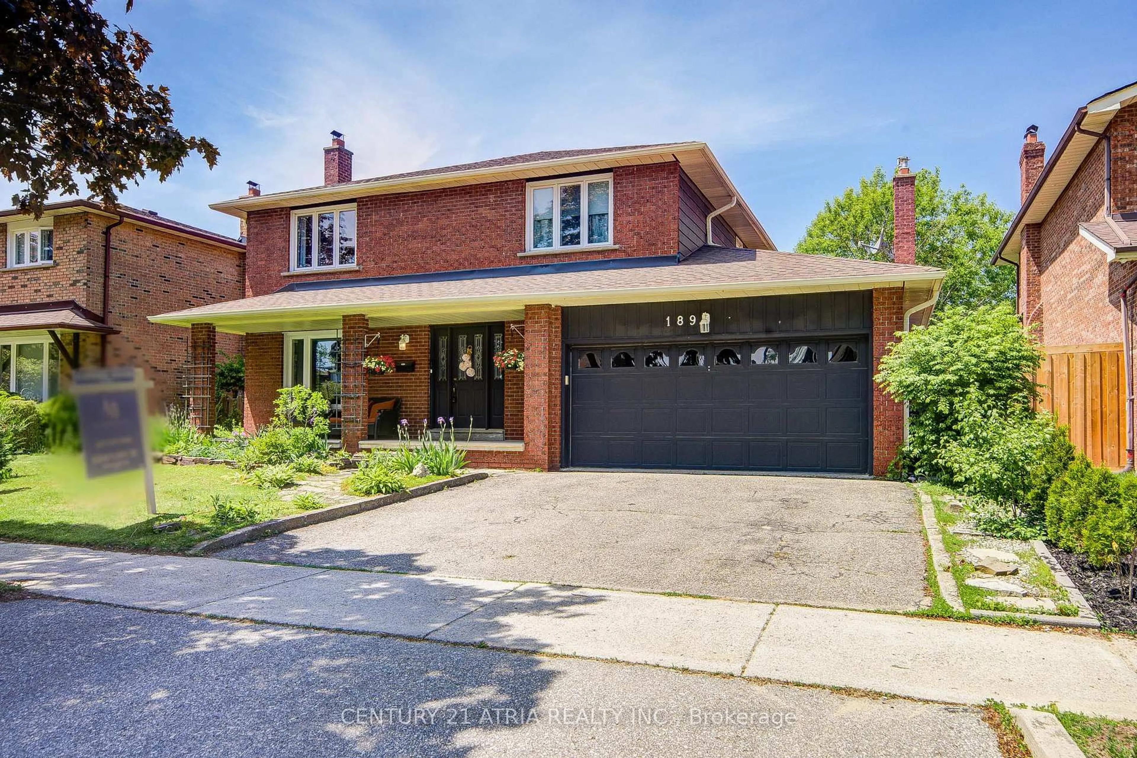 Home with brick exterior material, street for 189 Louis Dr, Mississauga Ontario L5B 2V5