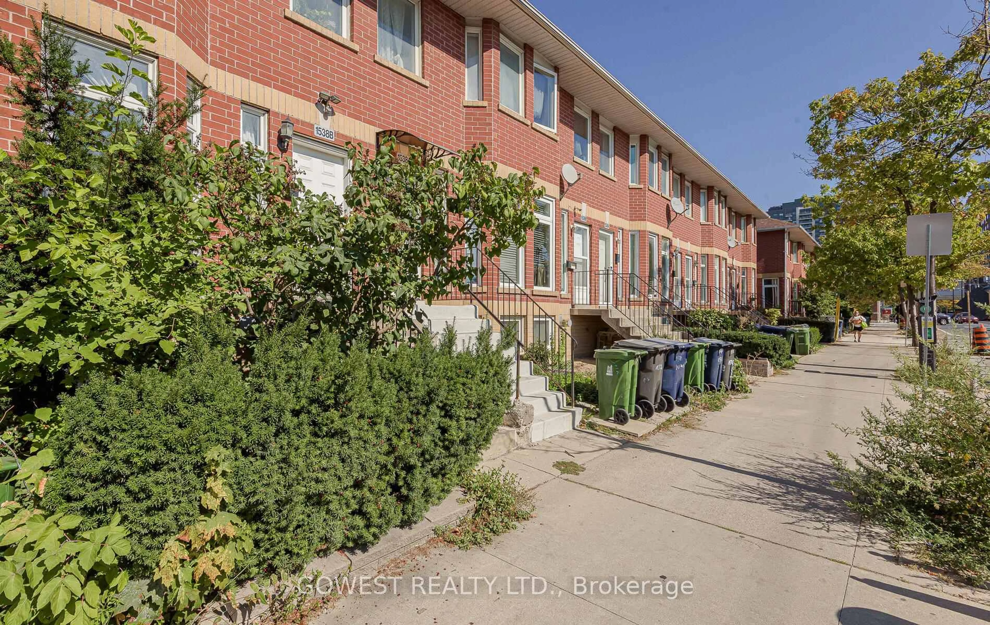 Patio, street for 1538 Dupont St #B, Toronto Ontario M6P 4G7
