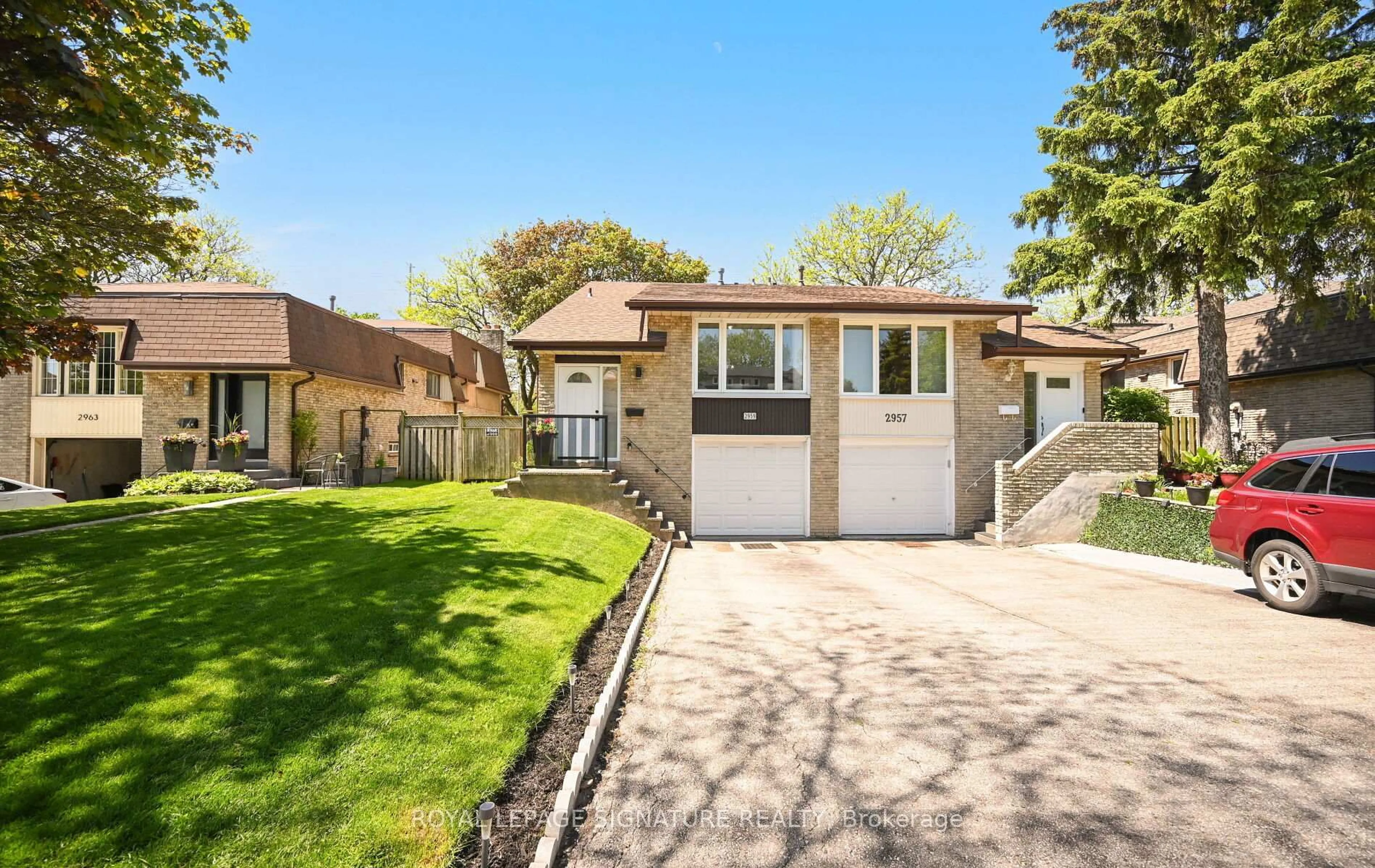 Home with brick exterior material, street for 2959 Arvida Circ, Mississauga Ontario L5N 1R6