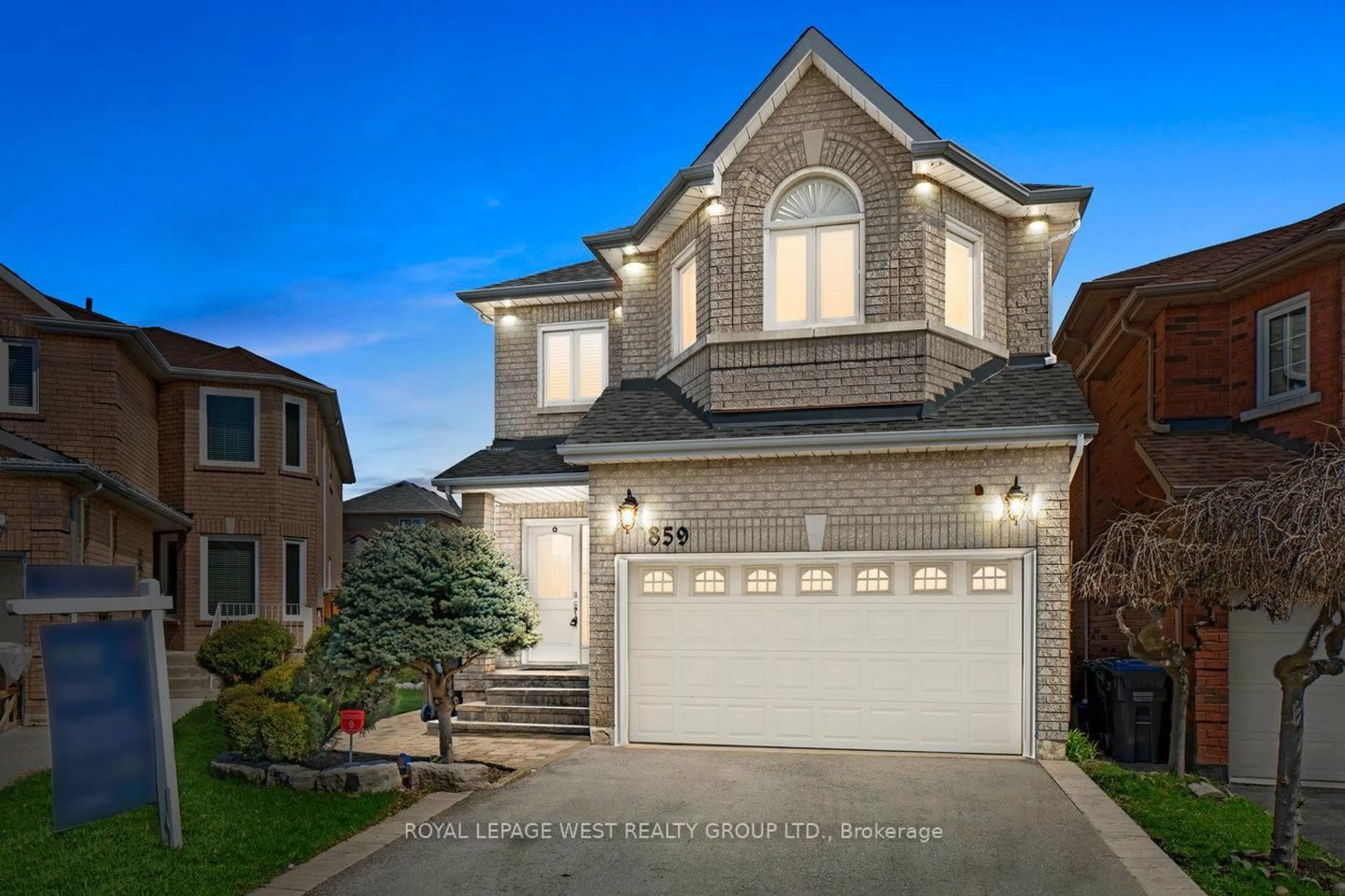 Home with vinyl exterior material, street for 859 Mays Cres, Mississauga Ontario L5V 2J1