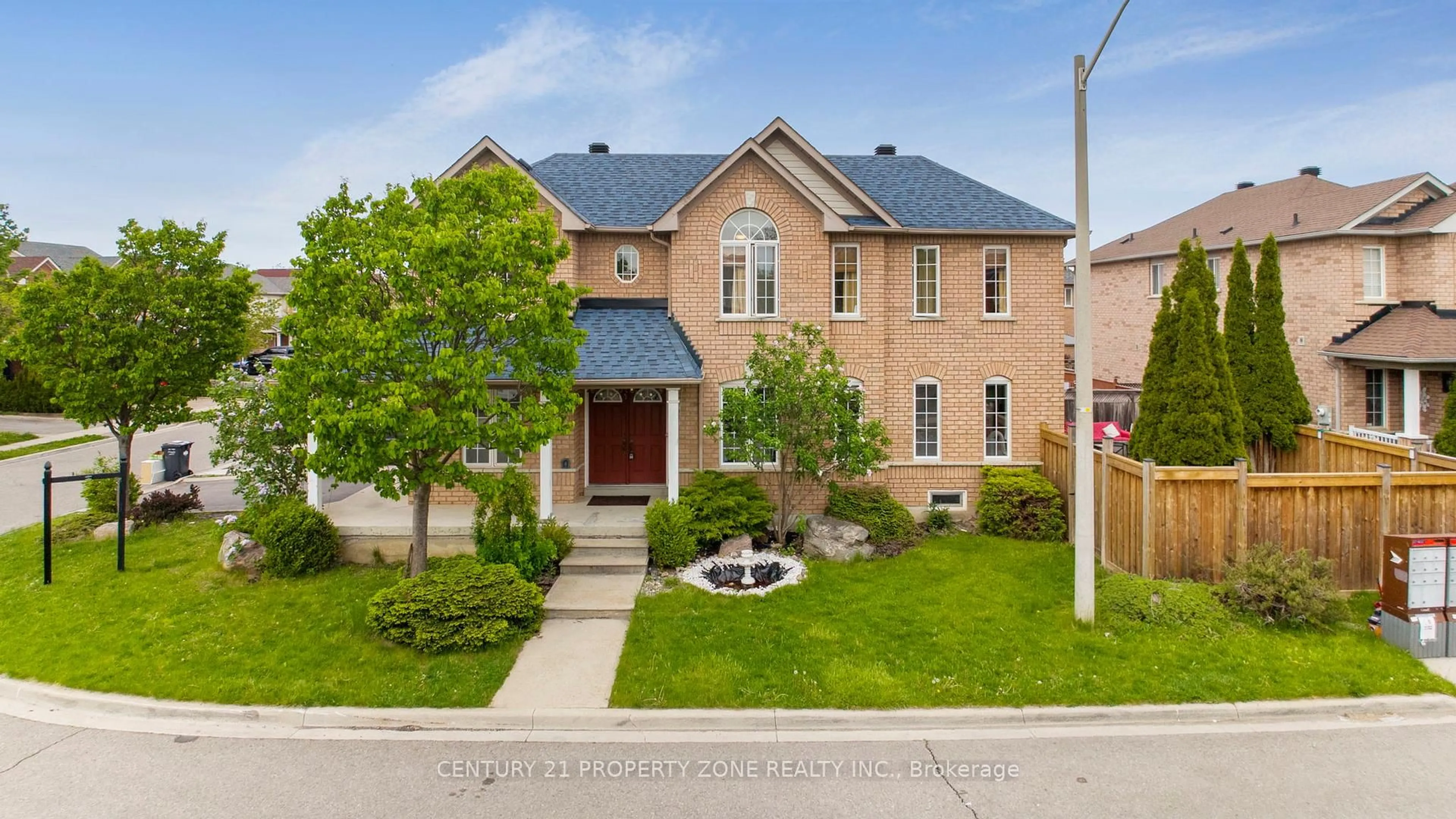 Home with brick exterior material, street for 29 Oakmeadow Dr, Brampton Ontario L7A 2L9