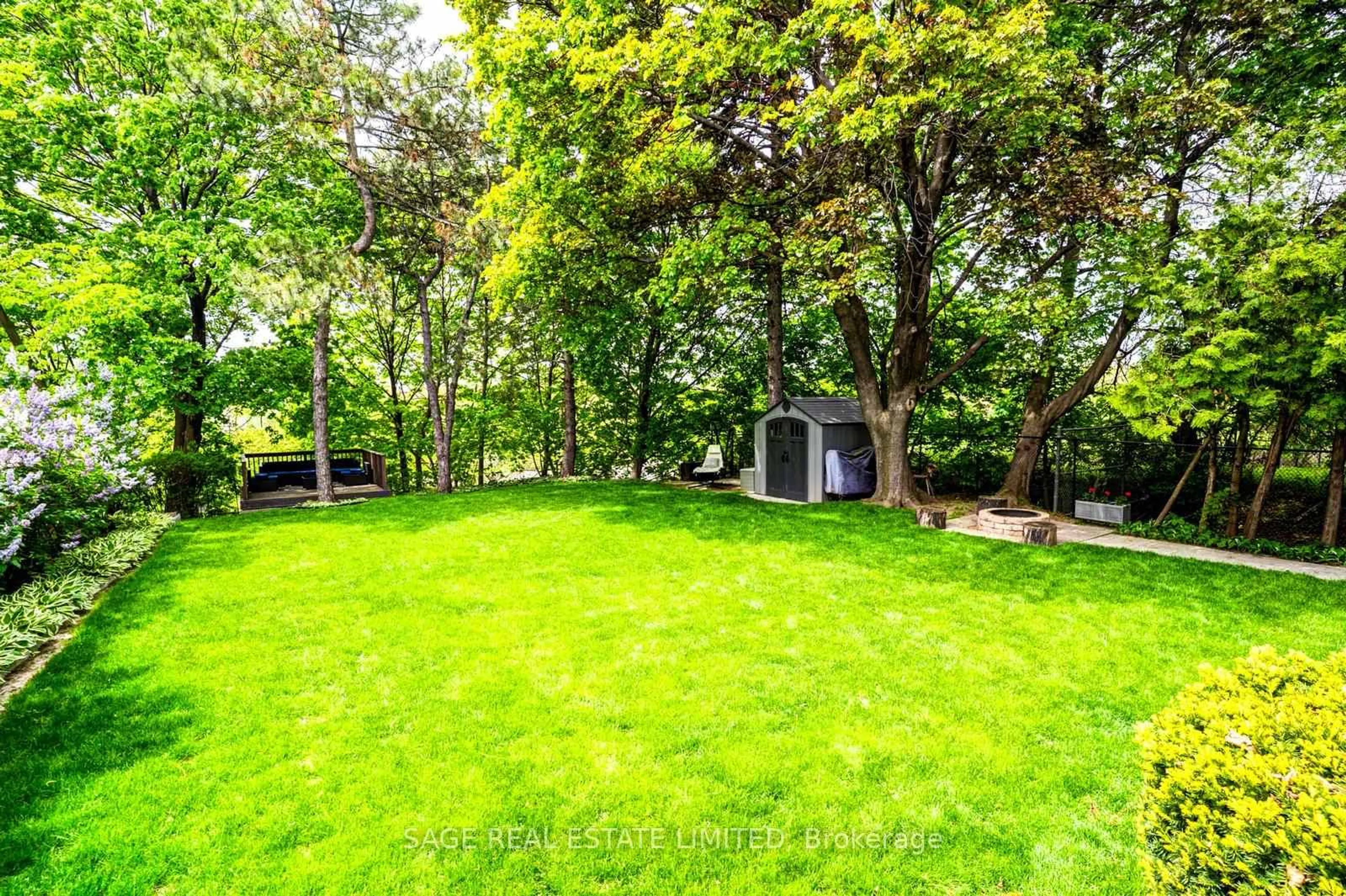 Patio, forest/trees view for 81 Decarie Circ, Toronto Ontario M9B 3J1