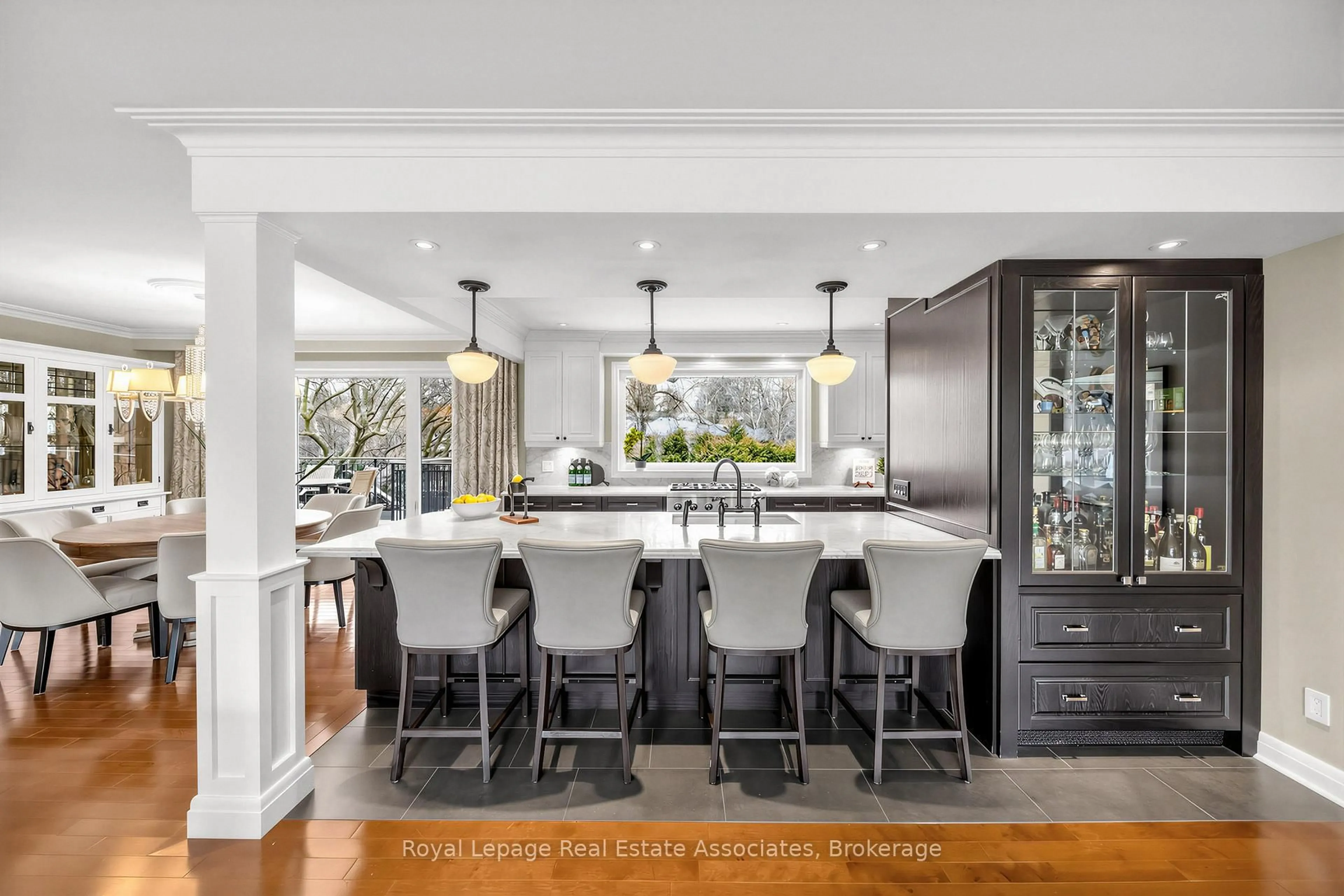 Contemporary kitchen, unknown for 1561 Pinetree Cres, Mississauga Ontario L5G 2S9