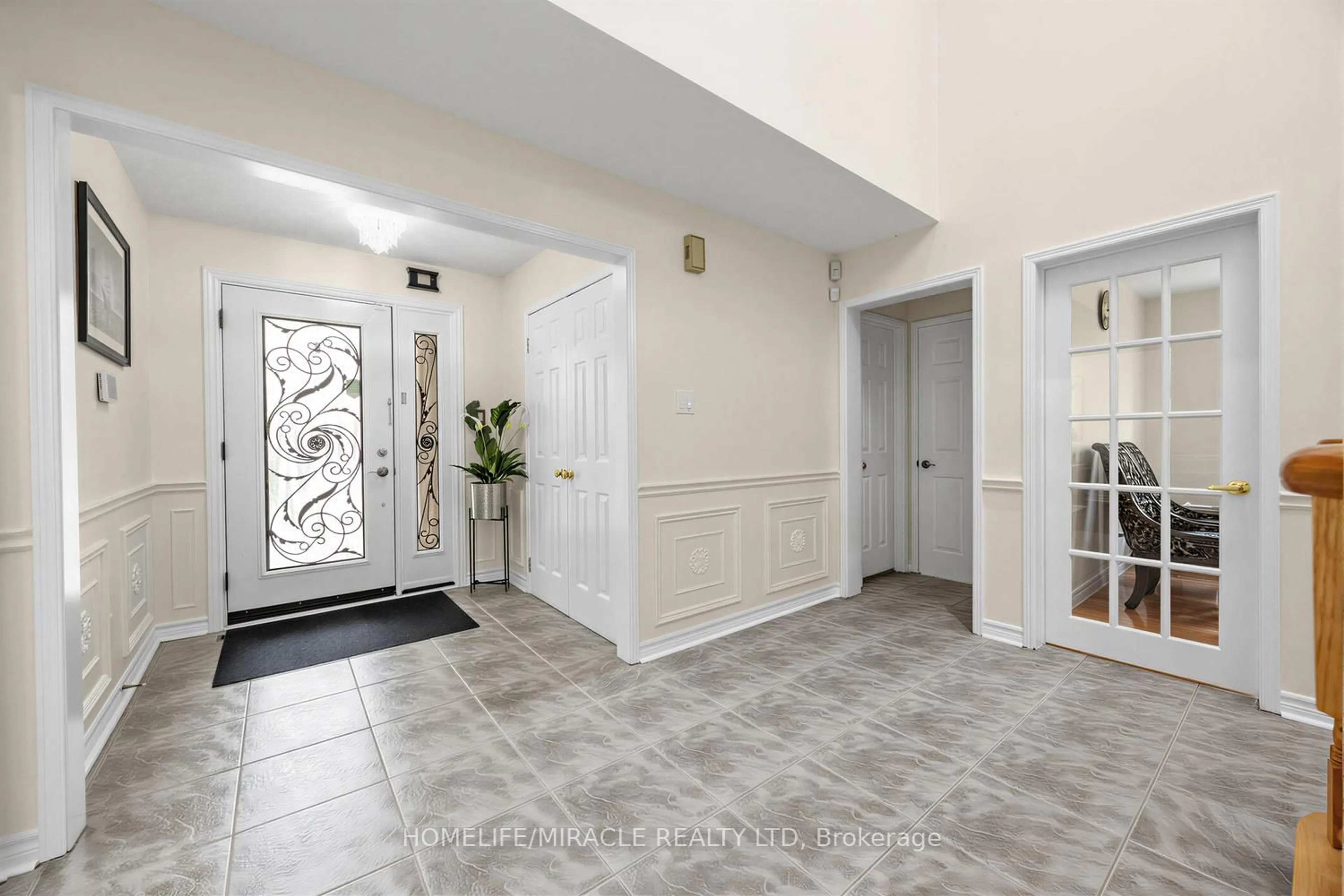 Indoor entryway for 2023 Jacamar Crt, Mississauga Ontario L5L 3P7