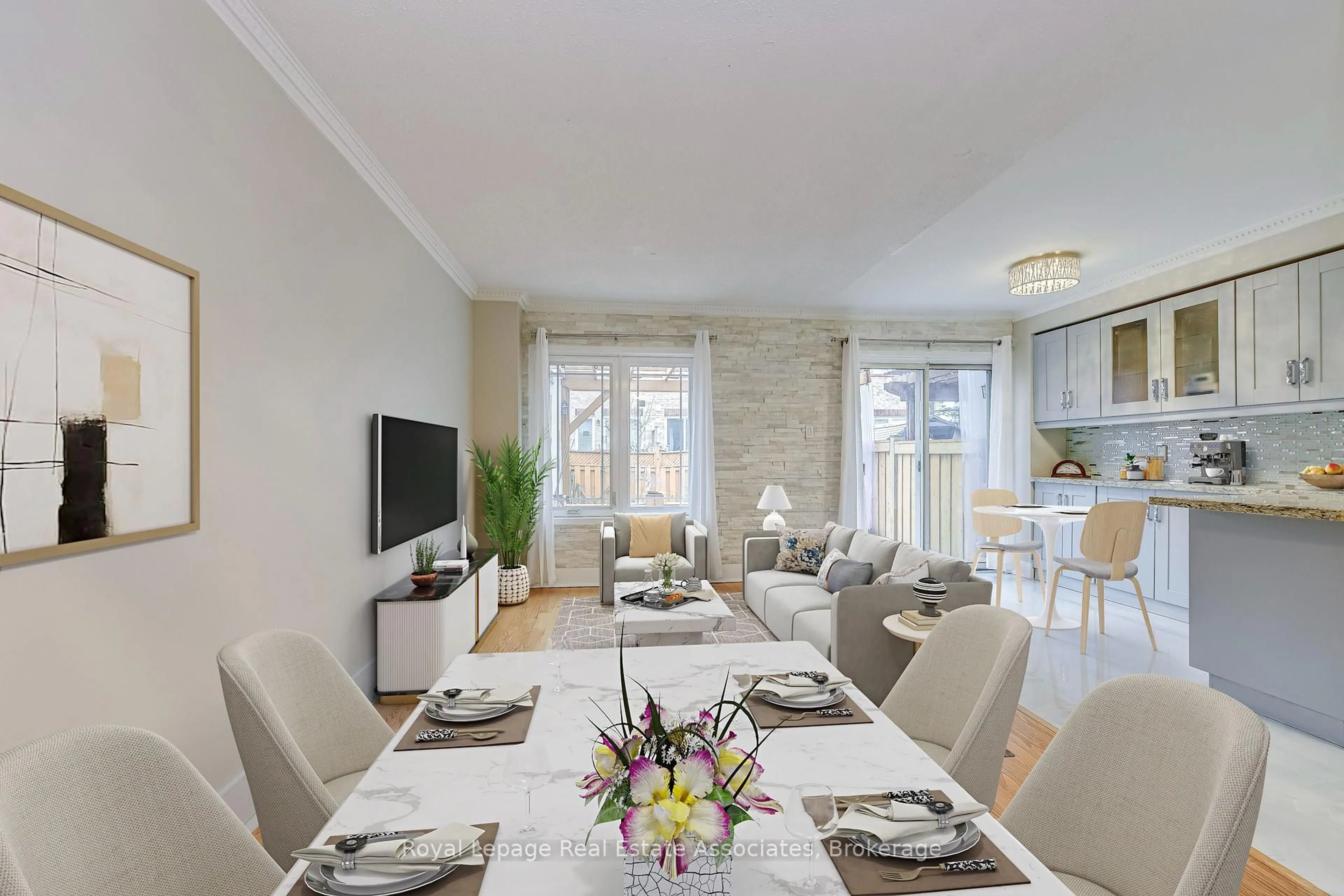 Living room with furniture, unknown for 6978 Lisanne Crt, Mississauga Ontario L5N 6Z7