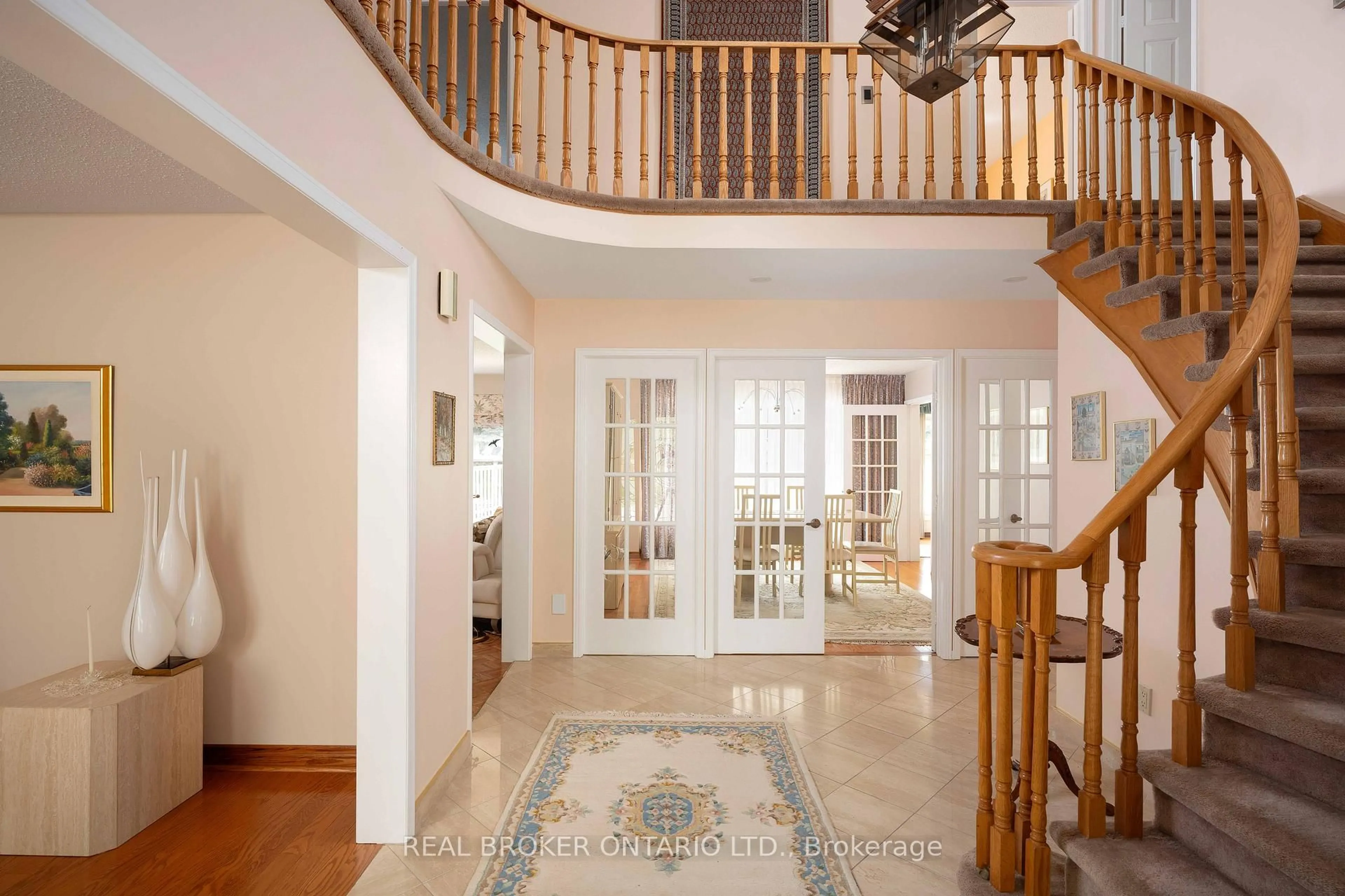 Indoor foyer for 1128 Mayfair Rd, Oakville Ontario L6M 1G8