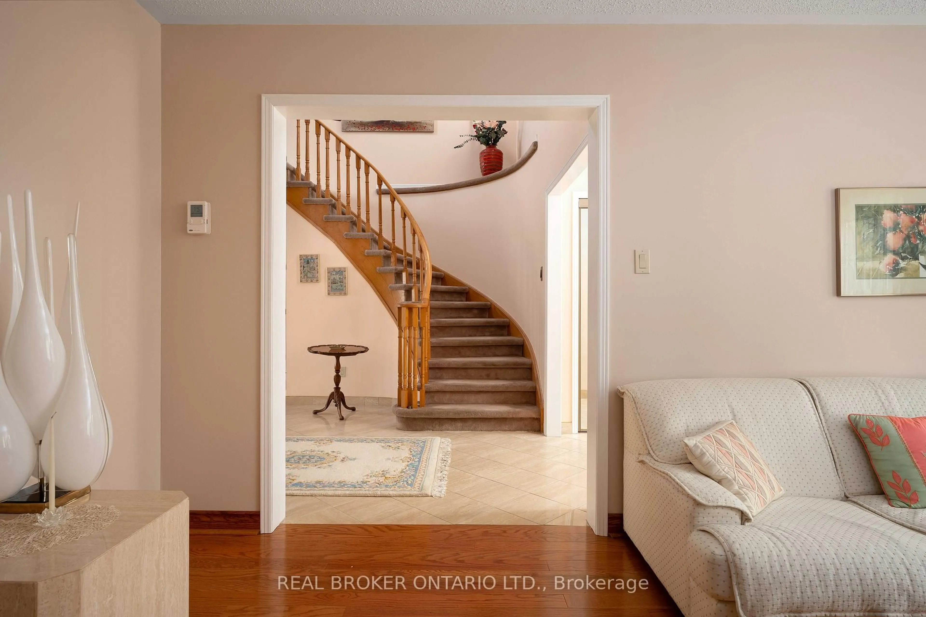 Indoor foyer for 1128 Mayfair Rd, Oakville Ontario L6M 1G8