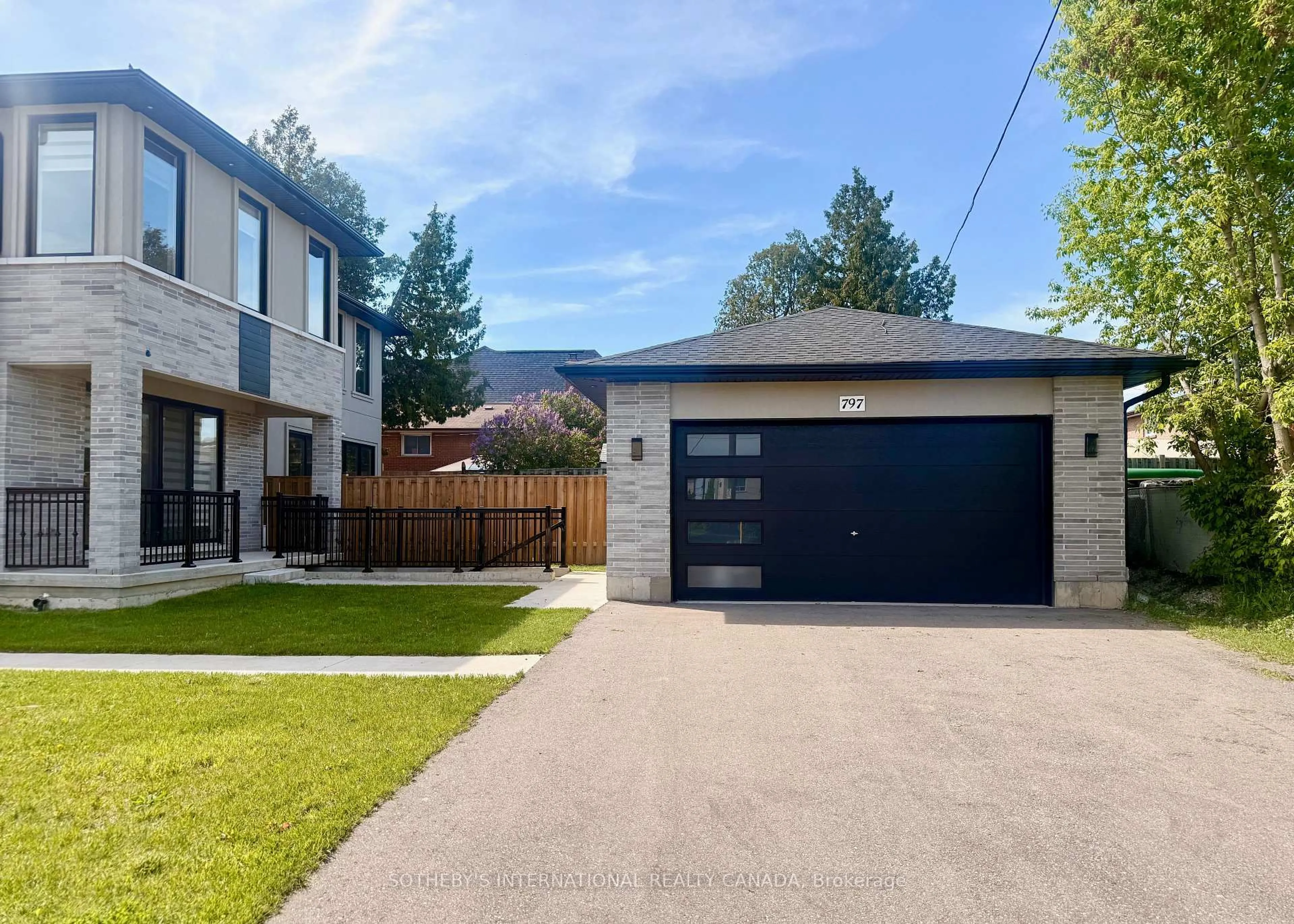 Home with brick exterior material, street for 797 First St, Mississauga Ontario L5E 1A3