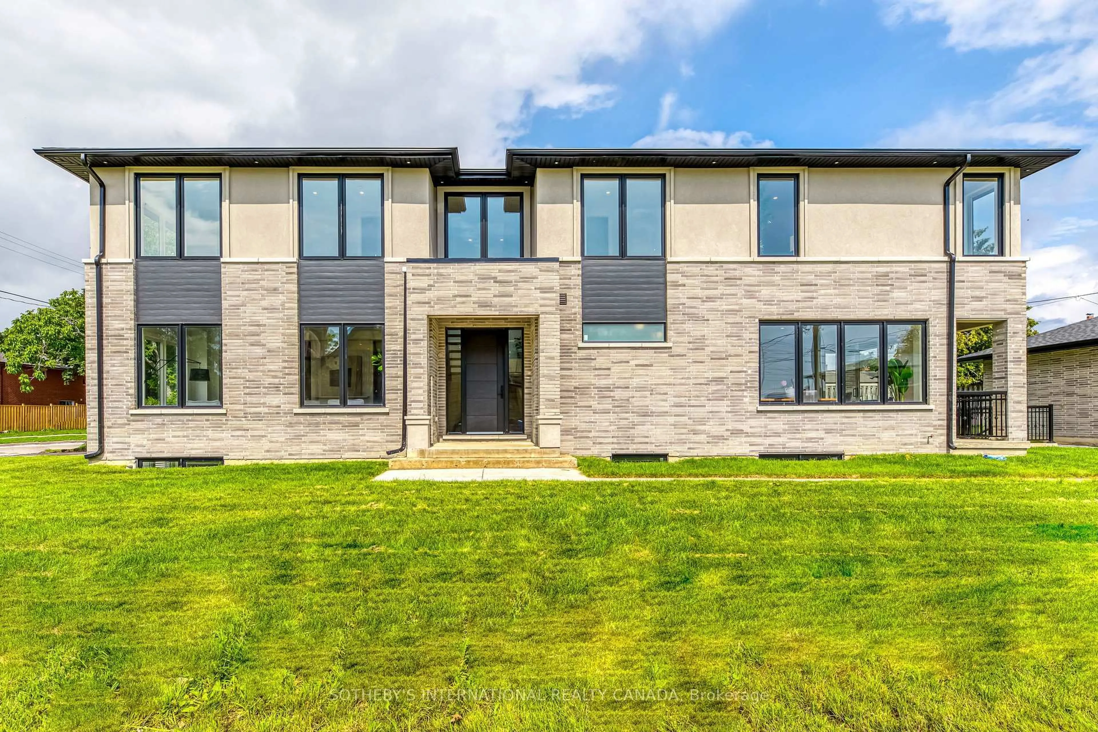 Home with brick exterior material, building for 797 First St, Mississauga Ontario L5E 1A3