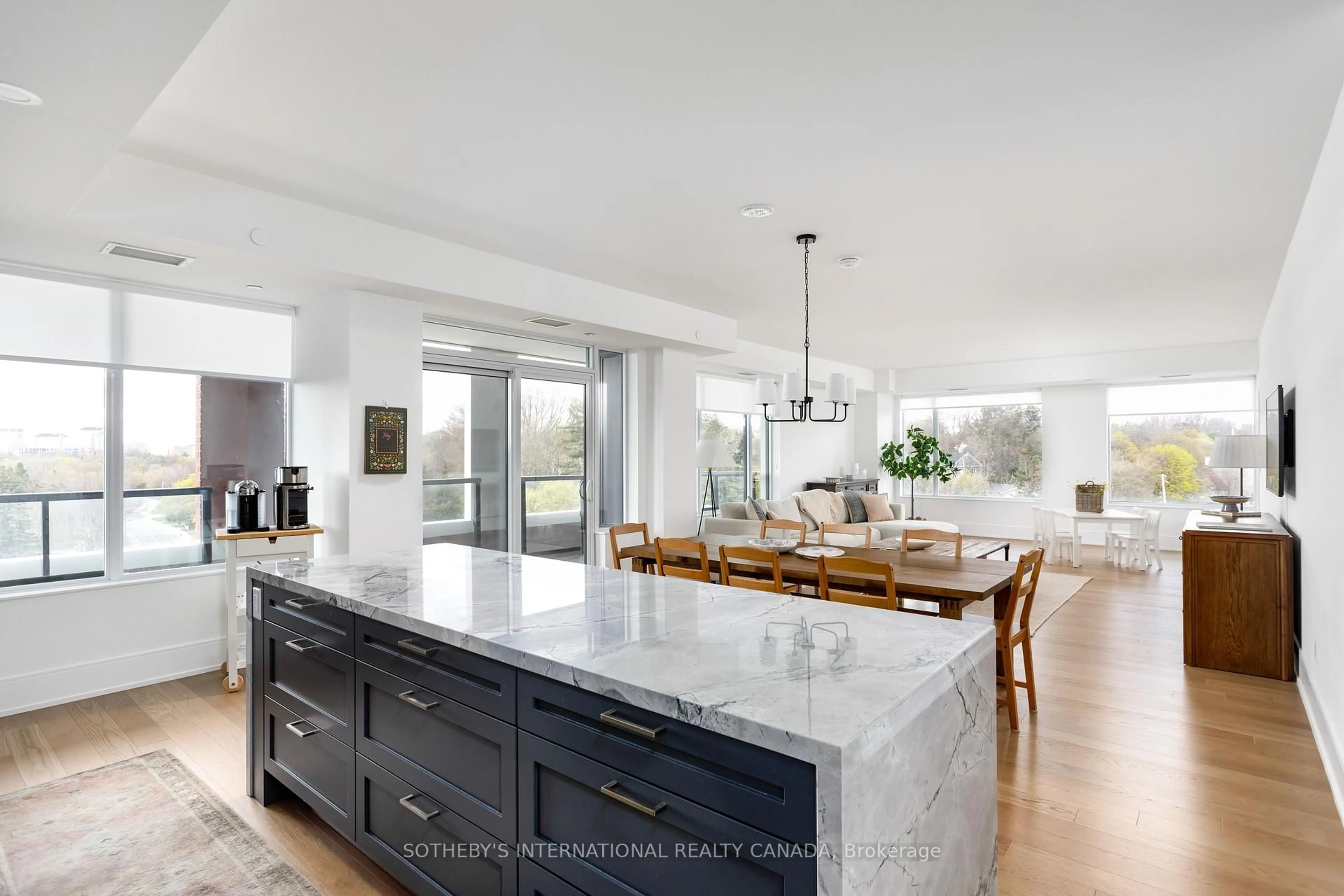 Open concept kitchen, ceramic/tile floor for 259 The Kingsway #609, Toronto Ontario M9A 3T7