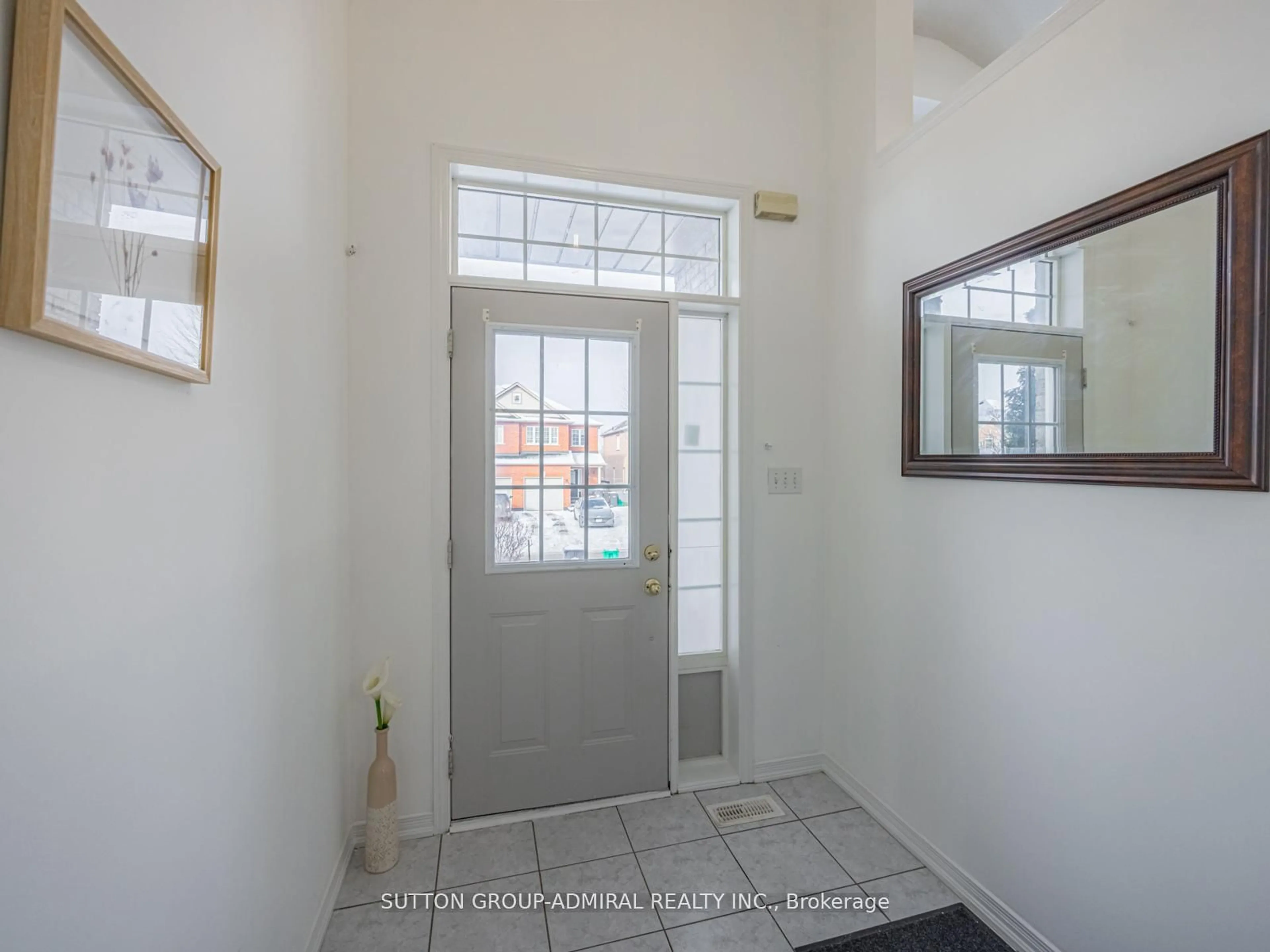 Indoor foyer for 101 River Rock Cres, Brampton Ontario L7A 2W4