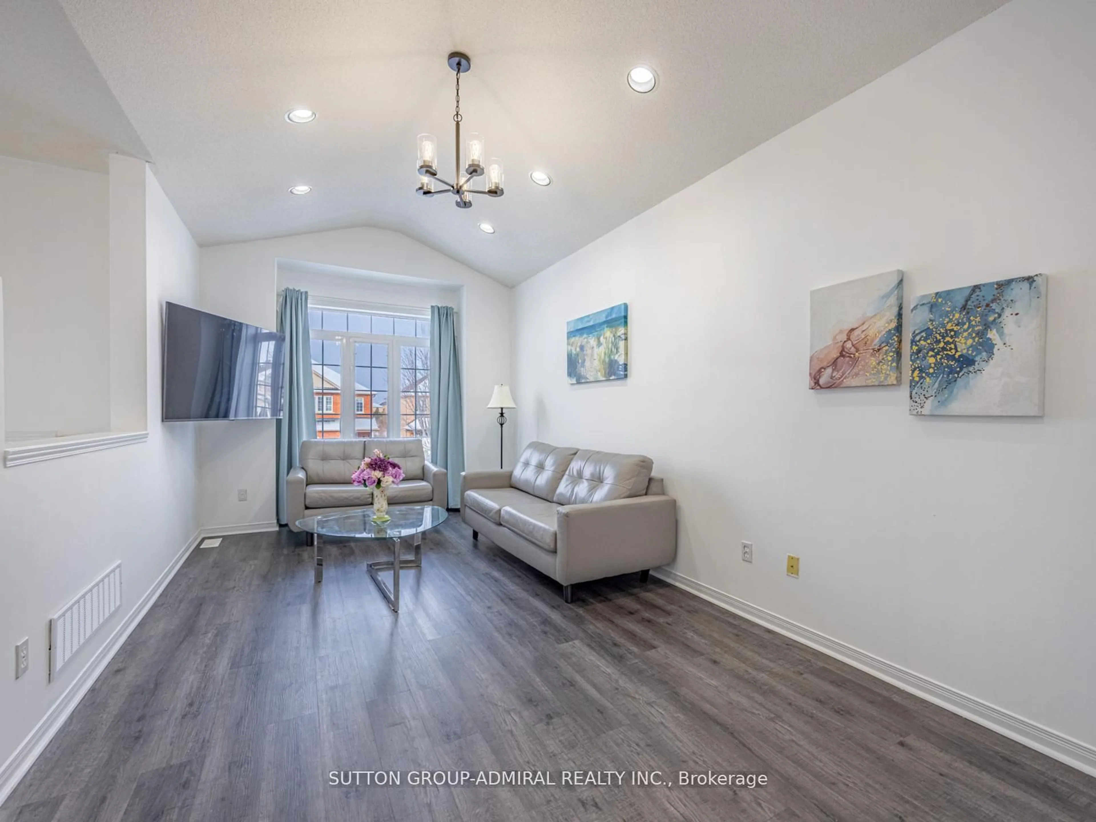 Living room with furniture, unknown for 101 River Rock Cres, Brampton Ontario L7A 2W4