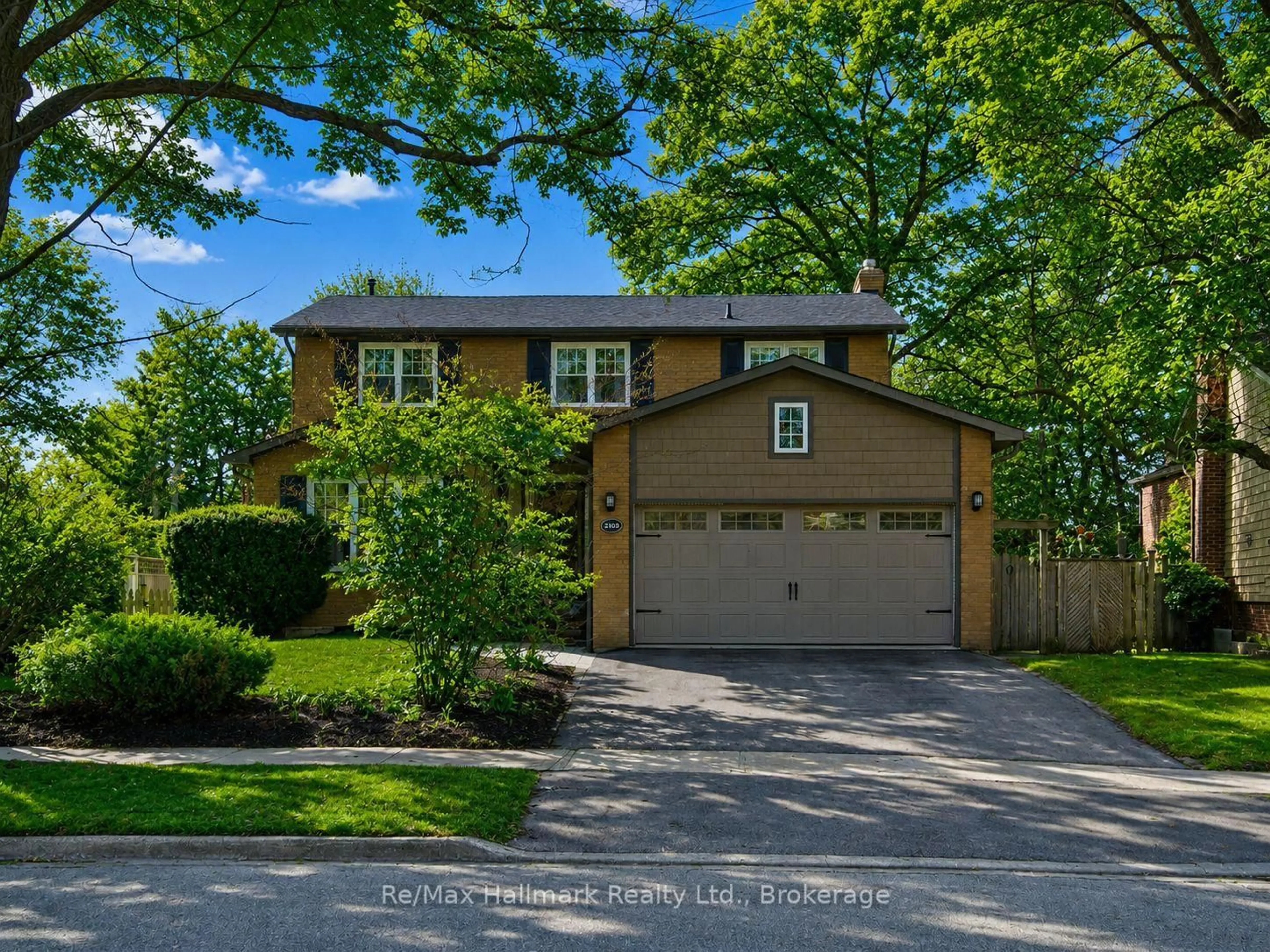 Home with brick exterior material, street for 2103 Constance Dr, Oakville Ontario L6J 5V1