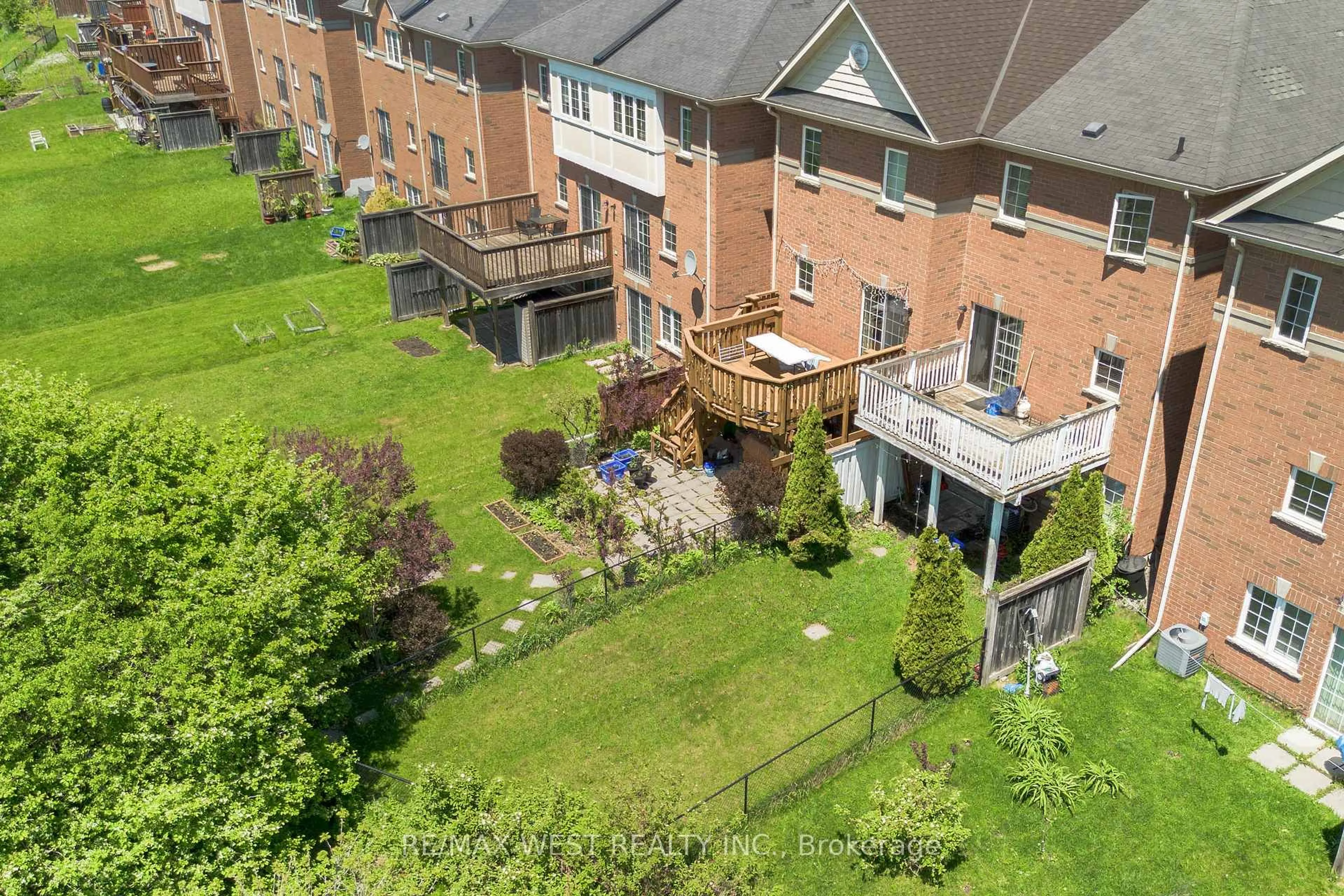 A pic from outside/outdoor area/front of a property/back of a property/a pic from drone, city buildings view from balcony for 9704 Mclaughlin Rd #3, Brampton Ontario L6X 0T8