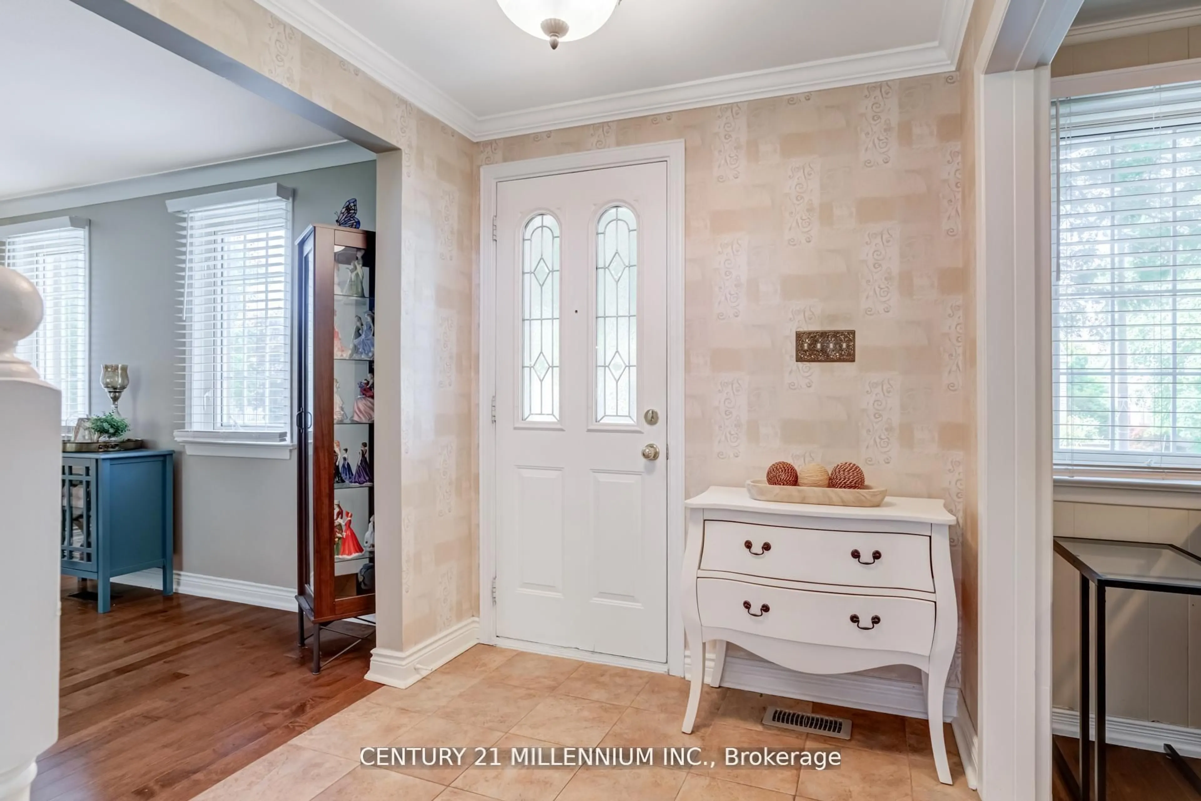 Indoor entryway for 20 Alderway Ave, Brampton Ontario L6Y 2B7
