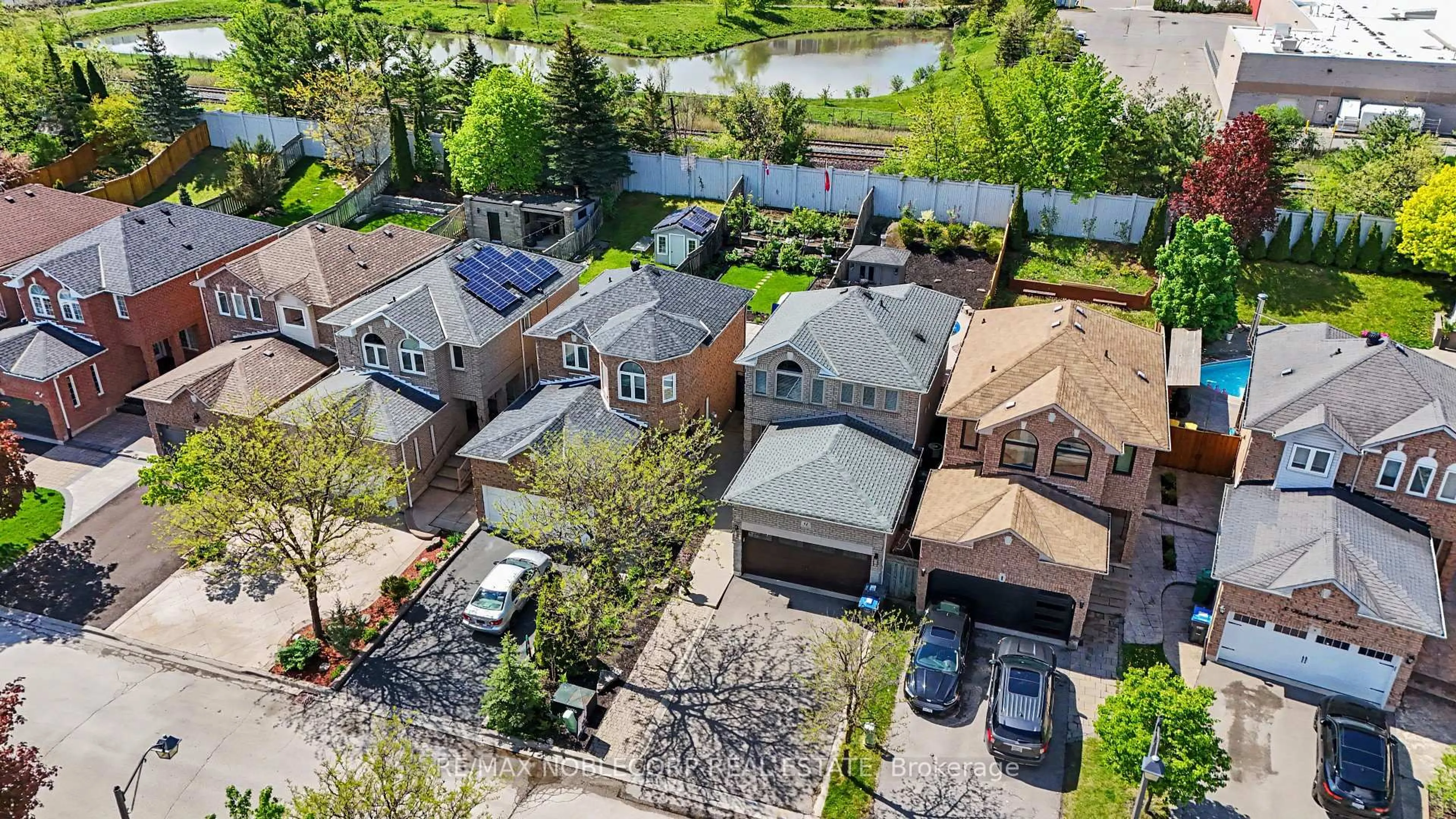 A pic from outside/outdoor area/front of a property/back of a property/a pic from drone, street for 12 Waterbury St, Caledon Ontario L7E 1X2