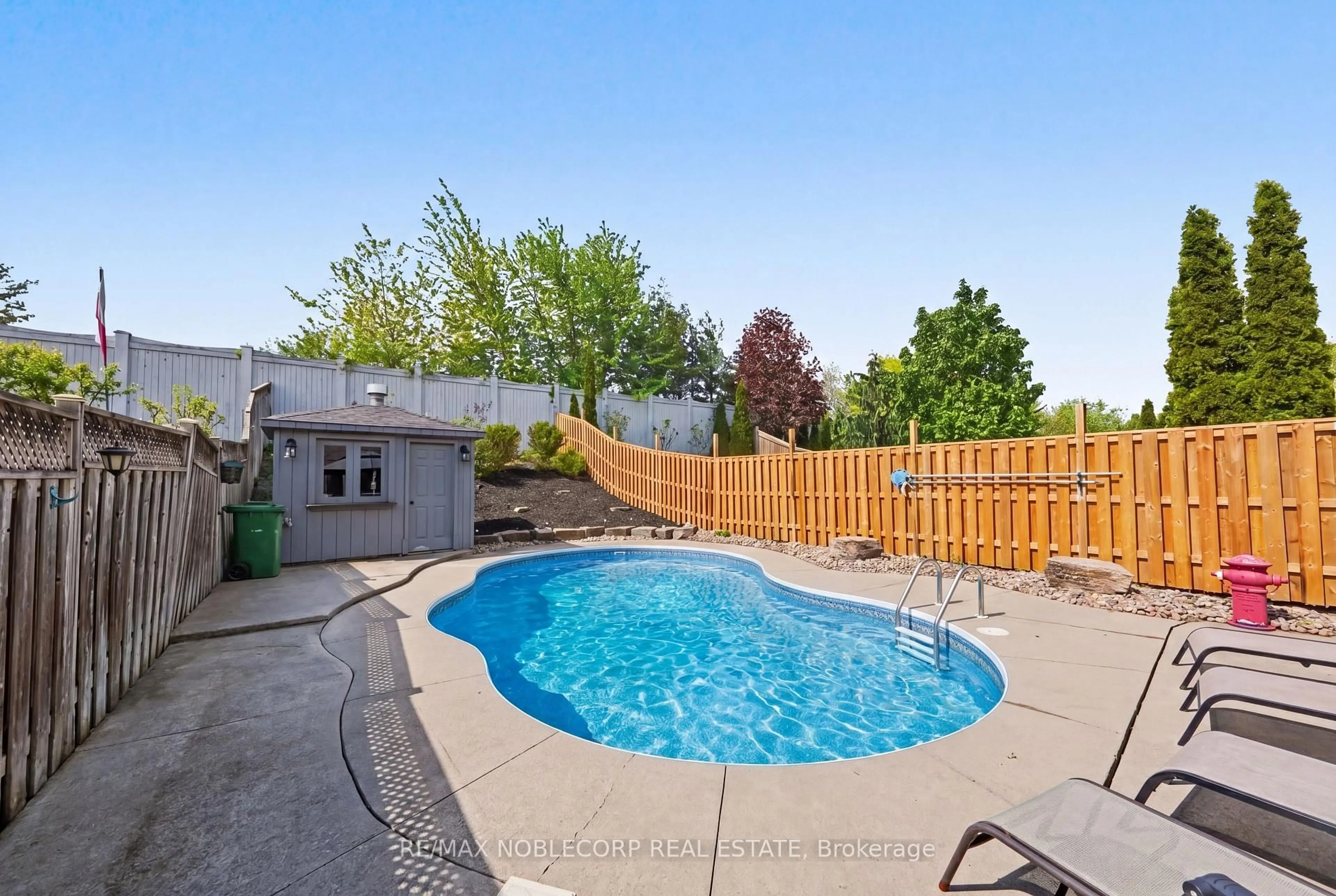 Pool for 12 Waterbury St, Caledon Ontario L7E 1X2
