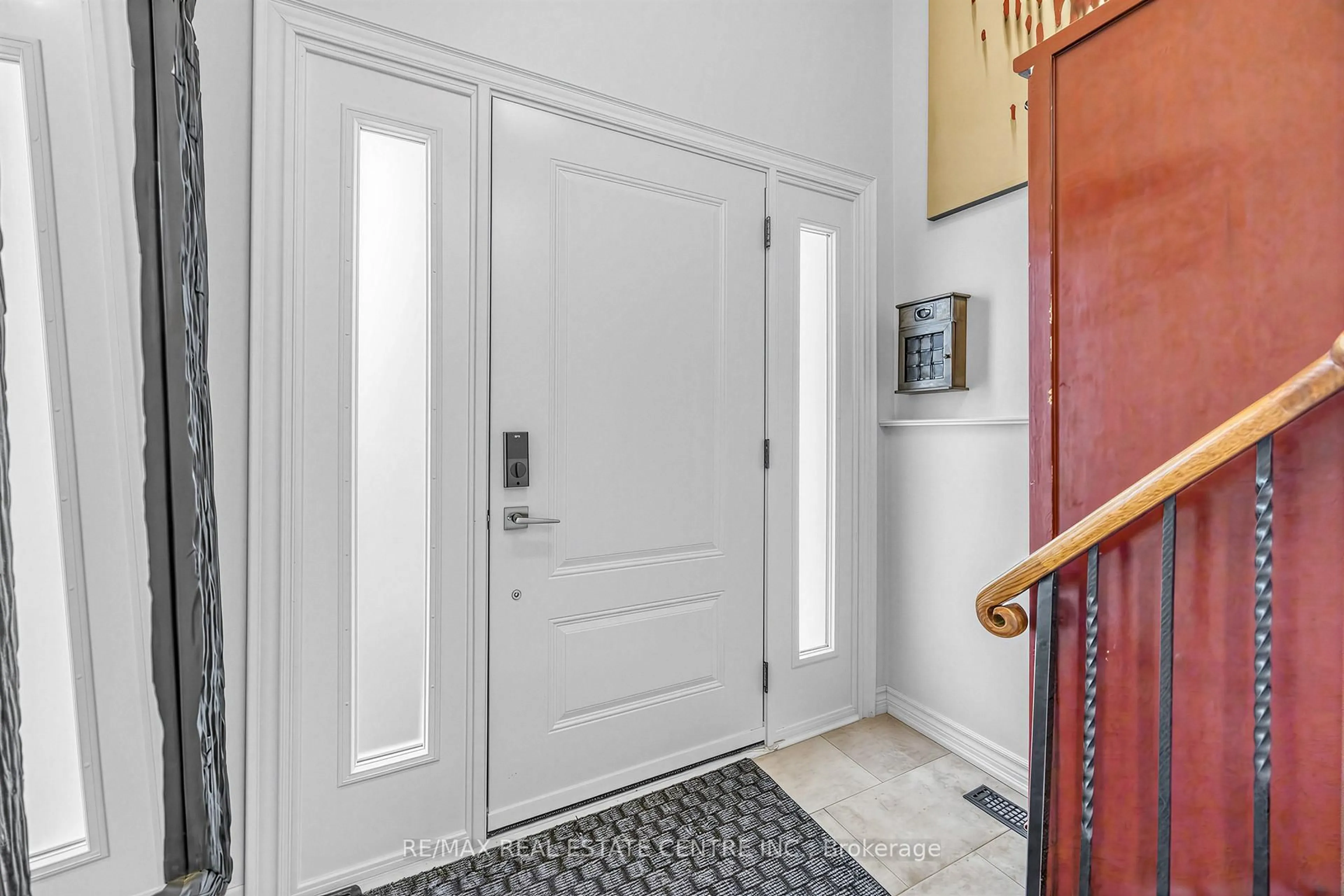 Indoor entryway for 6348 Atherly Cres, Mississauga Ontario L5N 2J2
