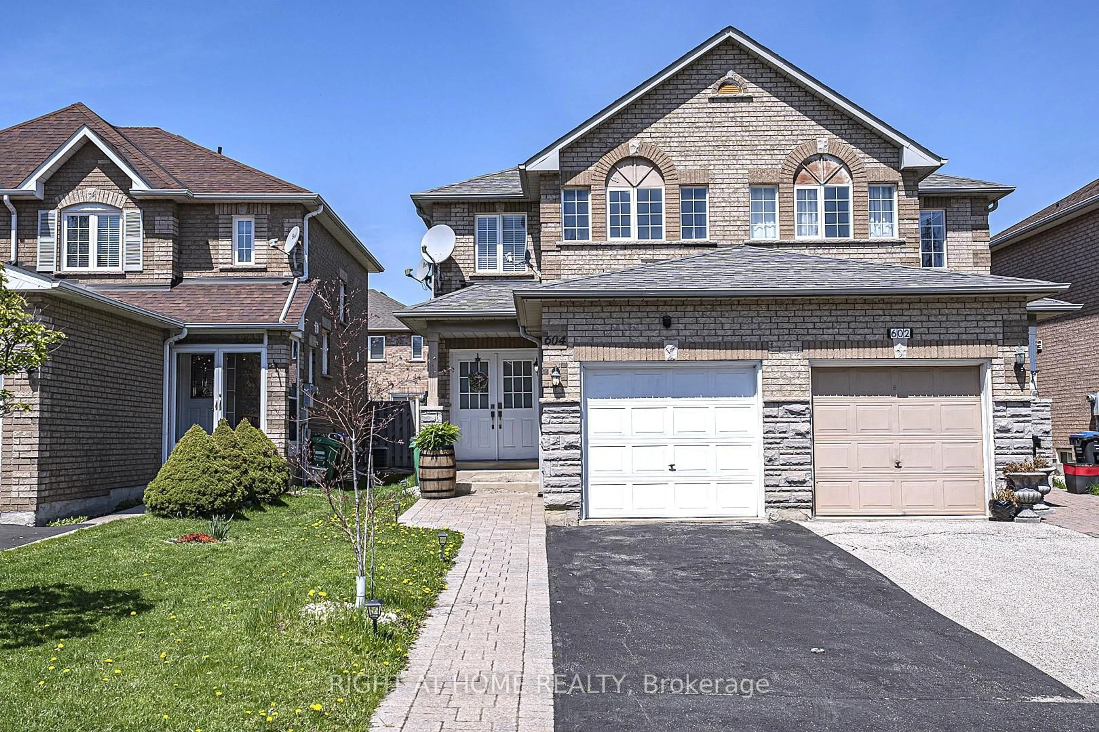 Home with brick exterior material, street for 604 Summer Park Cres, Mississauga Ontario L5B 4E9