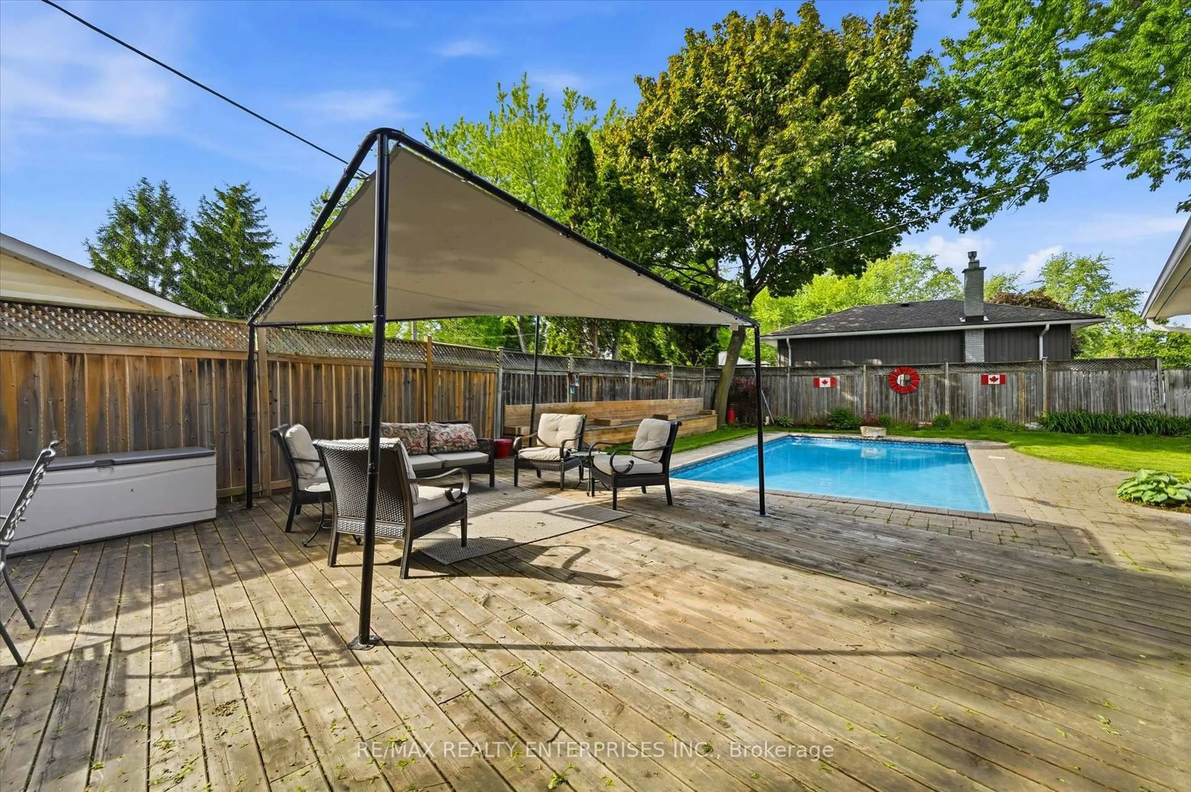 Patio, street for 5187 Carousel Crt, Burlington Ontario L7L 3W7