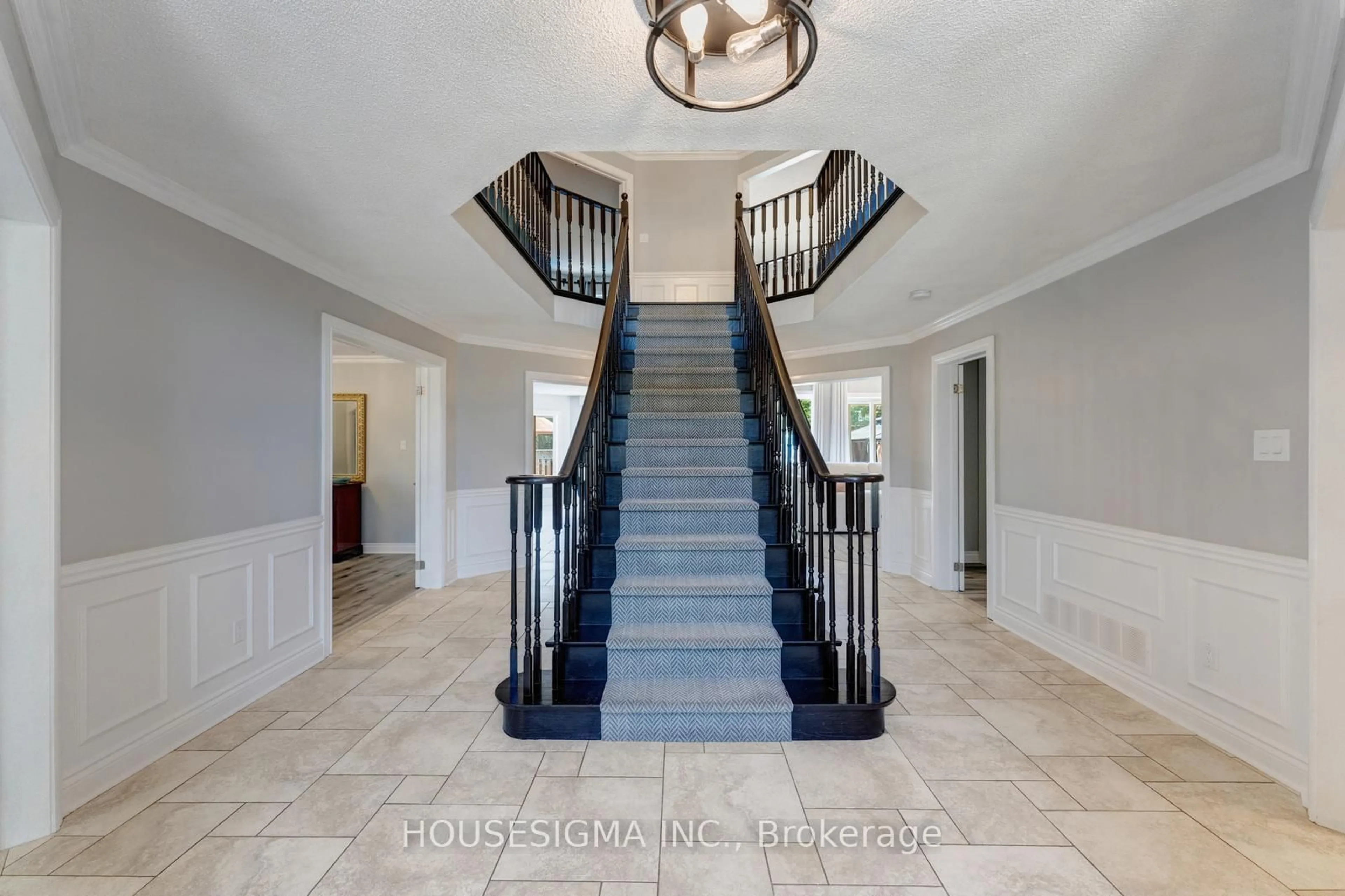 Indoor foyer for 30 Gooderham Dr, Halton Hills Ontario L7G 5R6