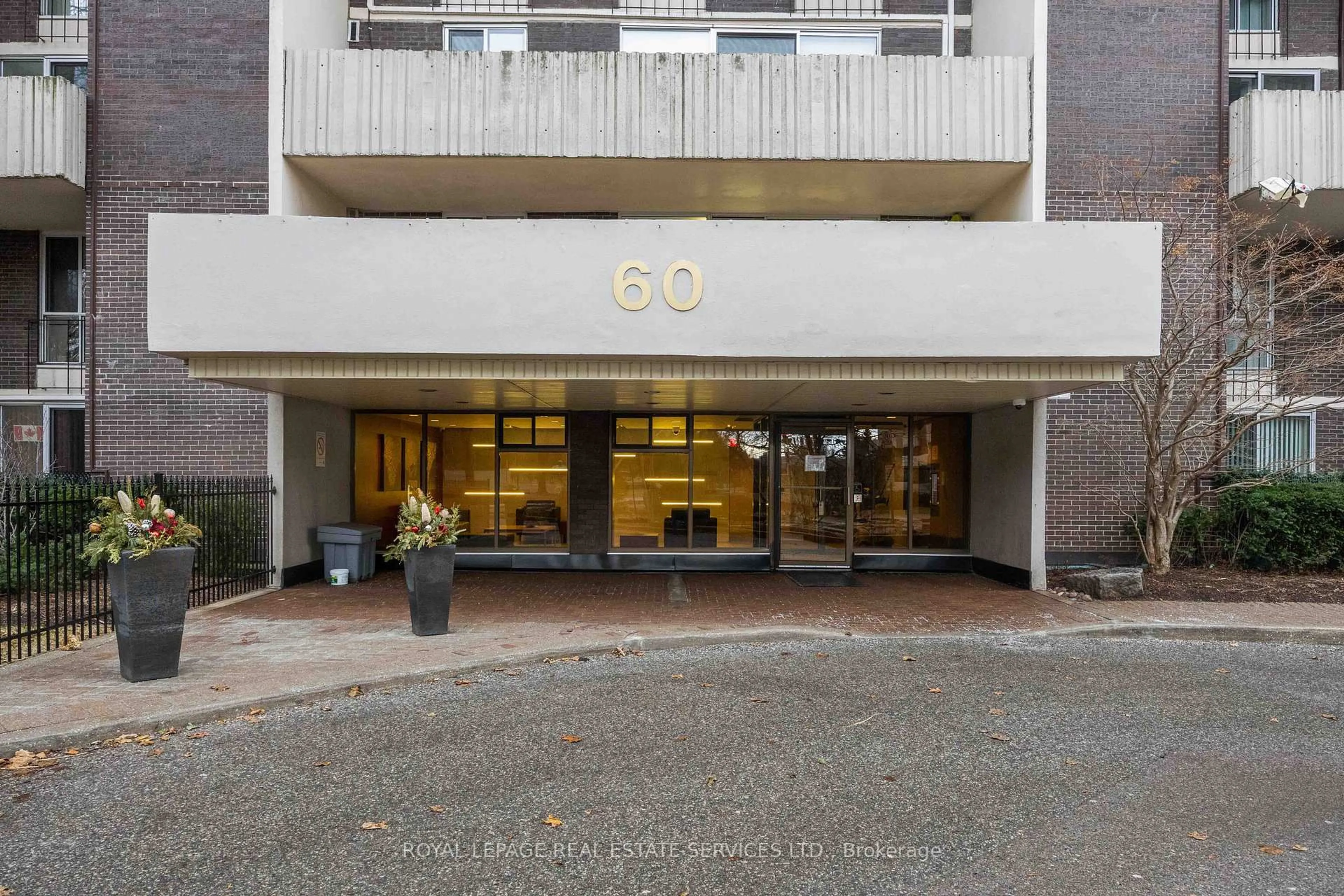 Indoor foyer for 60 Southport St #808, Toronto Ontario M6S 3N4