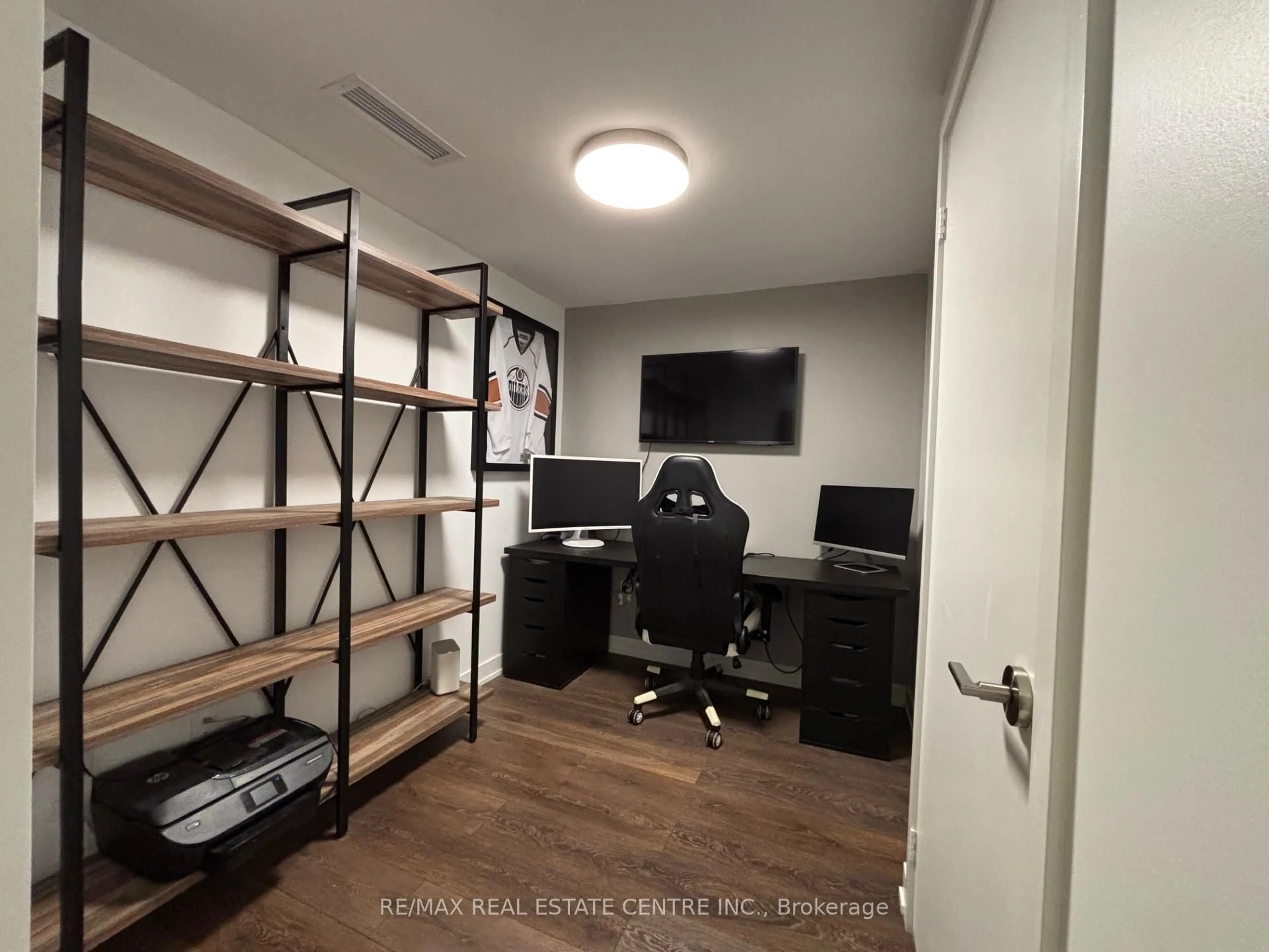 A pic of a room for 3005 Pine Glen Rd #501, Oakville Ontario L6M 4J3