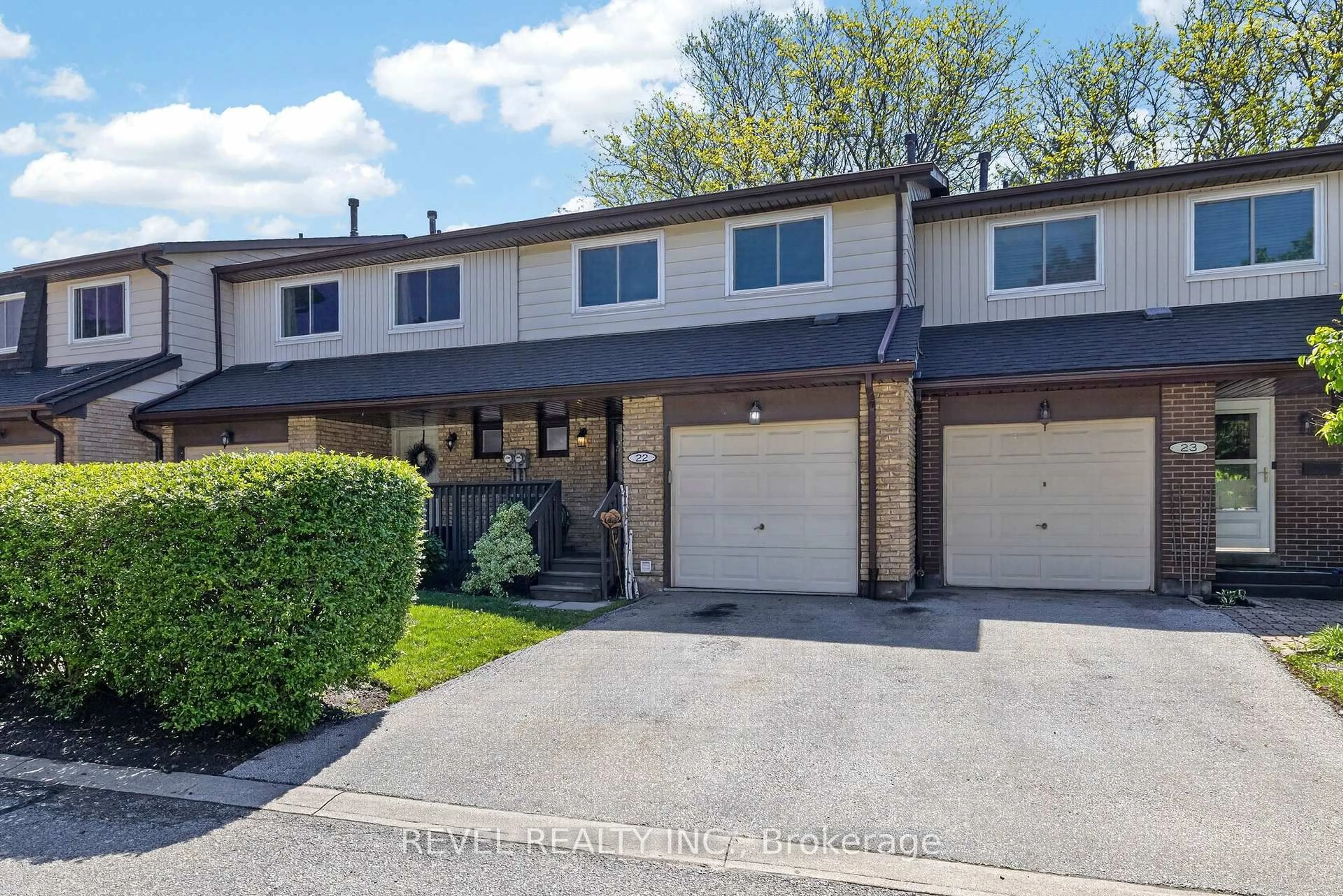 A pic from outside/outdoor area/front of a property/back of a property/a pic from drone, street for 481 Pitfield Rd #22, Milton Ontario L9T 3J5
