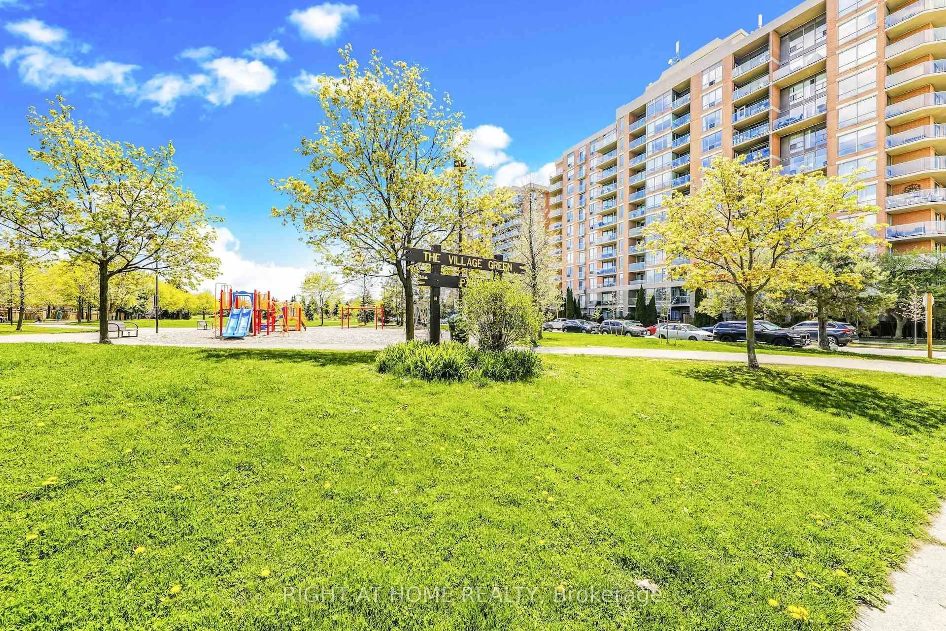Patio, street for 1140 Parkwest Pl #502, Mississauga Ontario L5E 3K9
