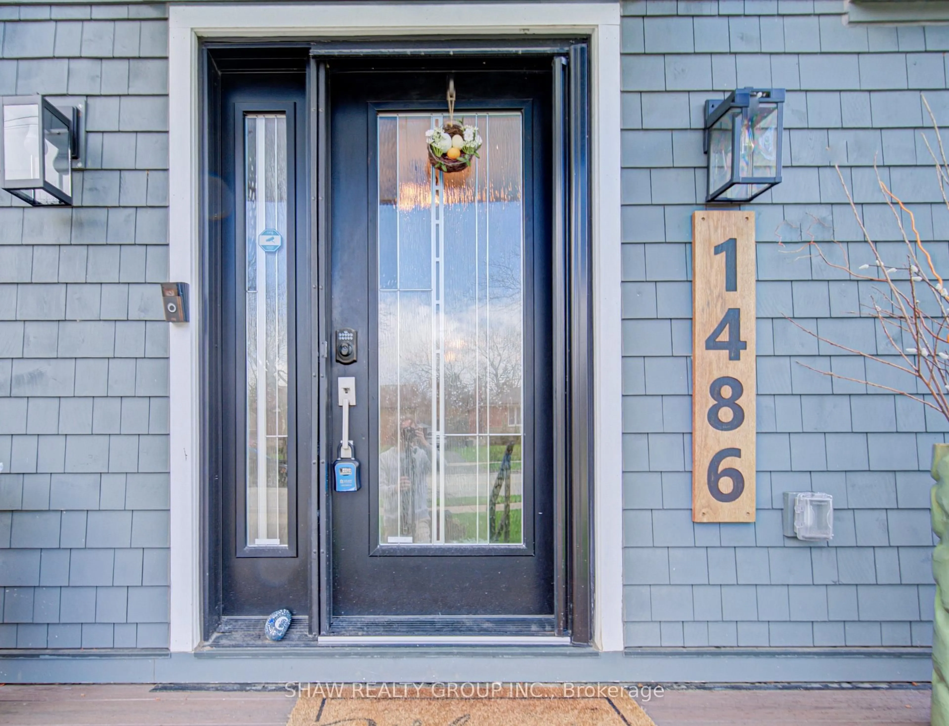 Indoor entryway for 1486 Augustine Dr, Burlington Ontario L7P 2N2