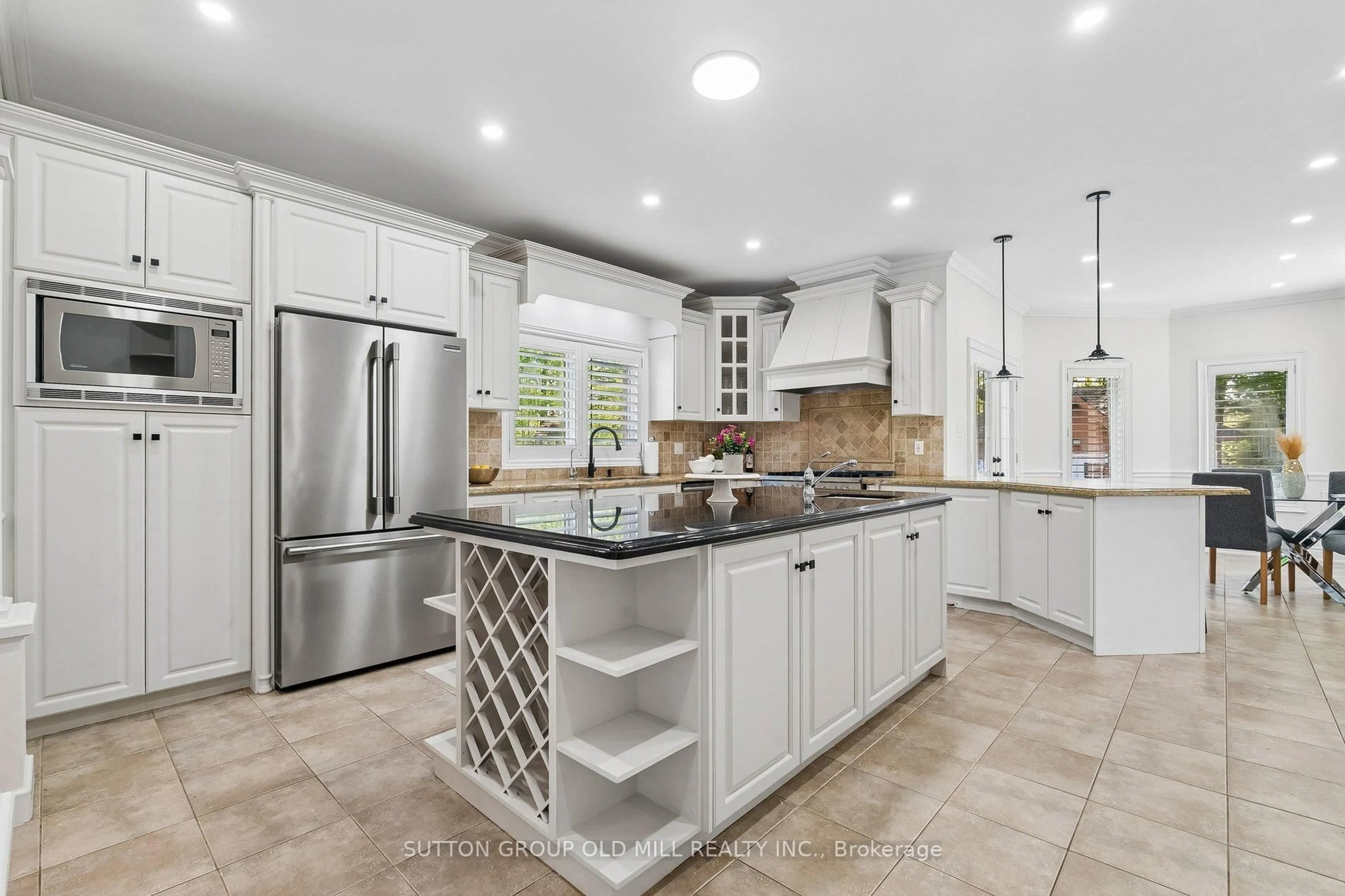 Contemporary kitchen, ceramic/tile floor for 7 Rolling Meadow Dr, Caledon Ontario L7K 0N2