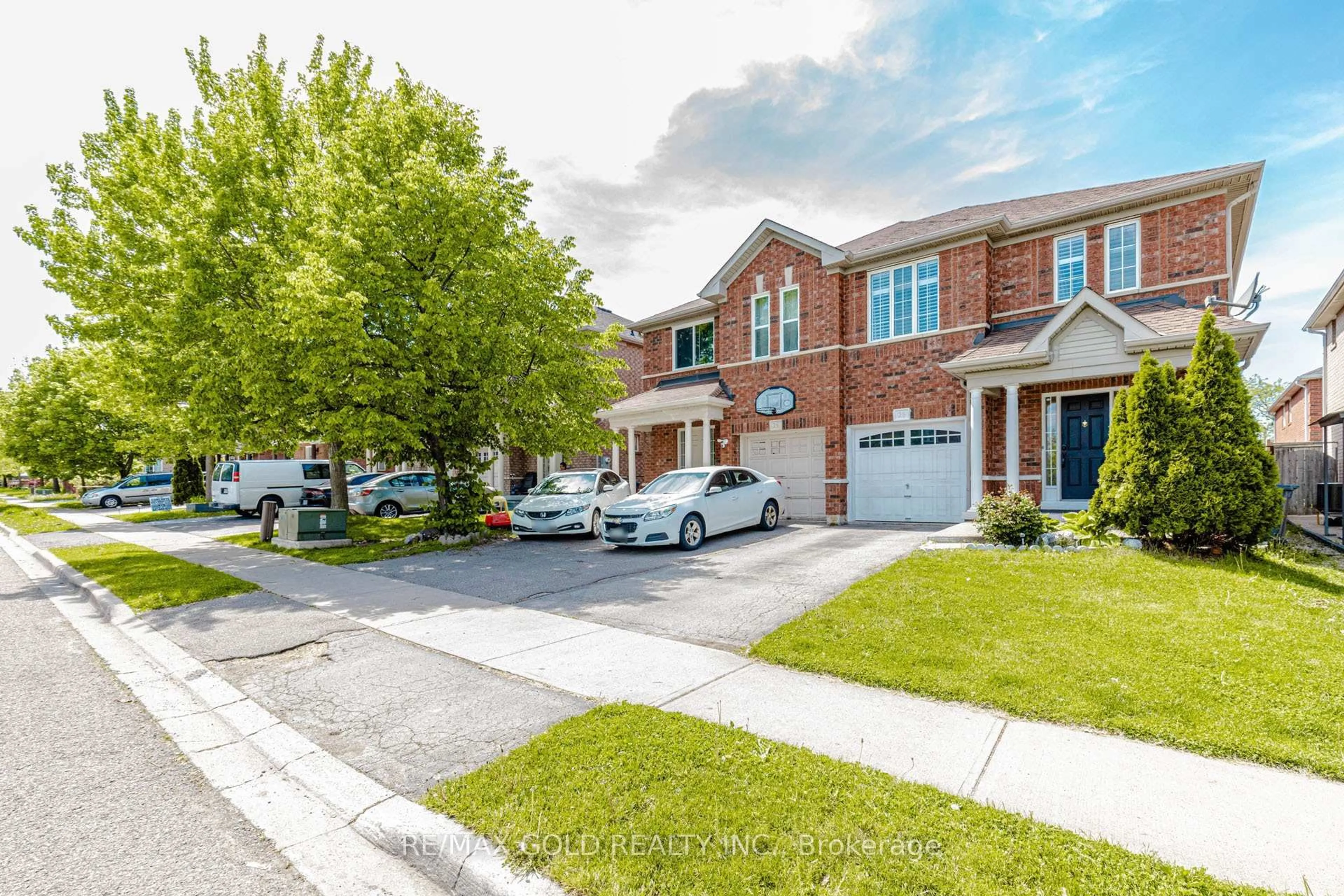 Home with brick exterior material, street for 28 Rivermere Crt, Brampton Ontario L7A 1R4