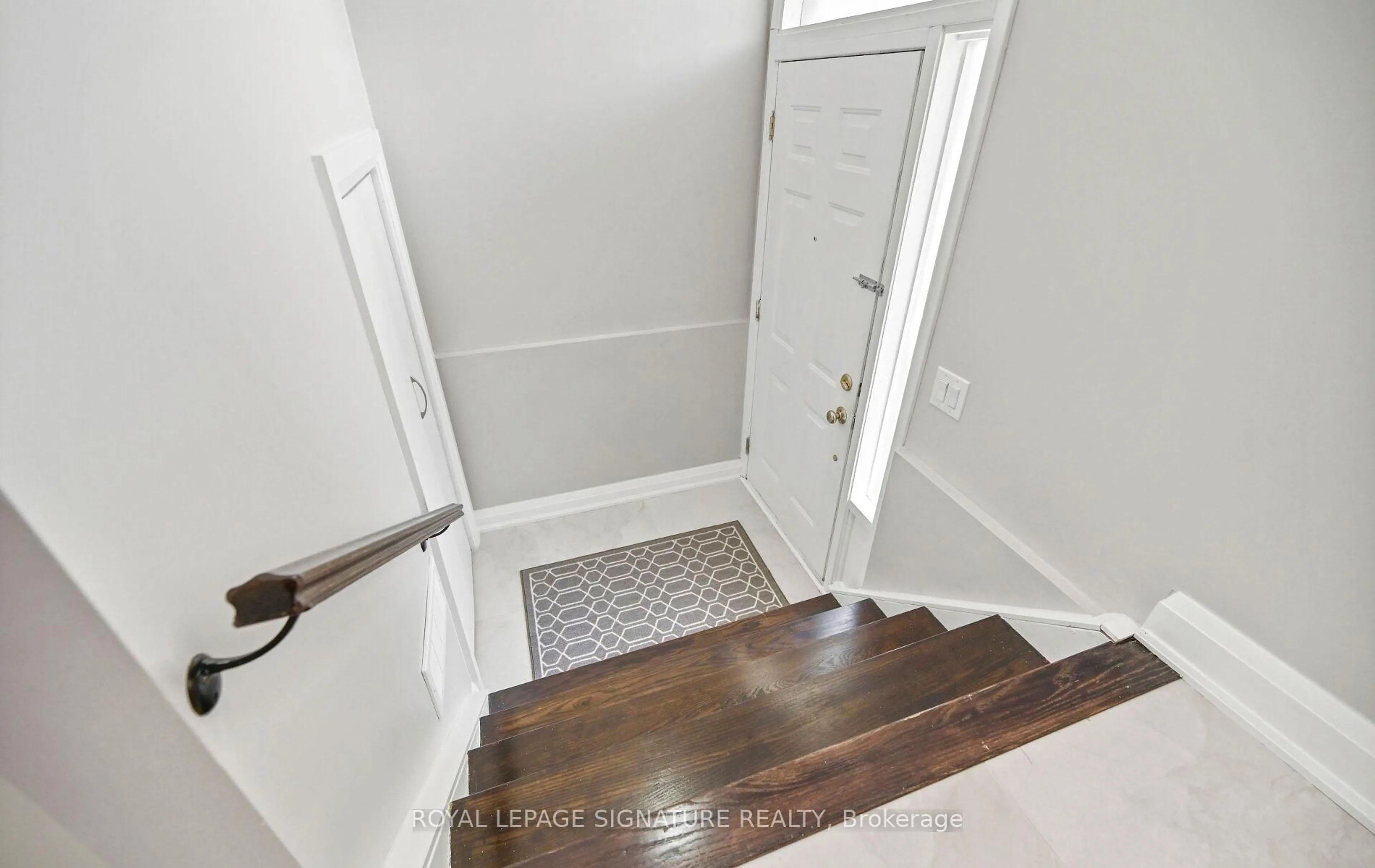 Indoor entryway for 23 Abell Dr, Brampton Ontario L6V 2W1