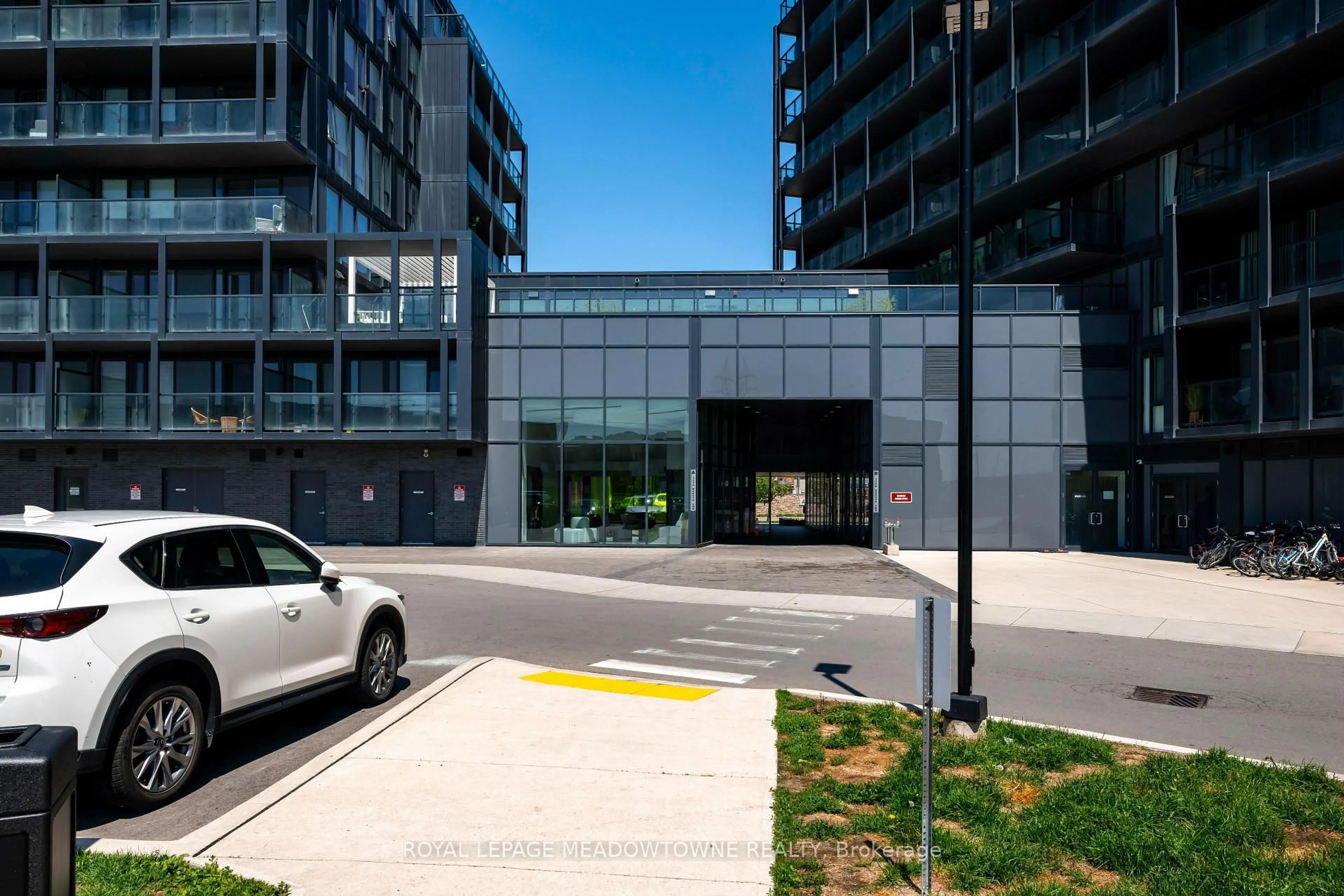 Unknown for 3200 Dakota Common #B602, Burlington Ontario L7M 2A7