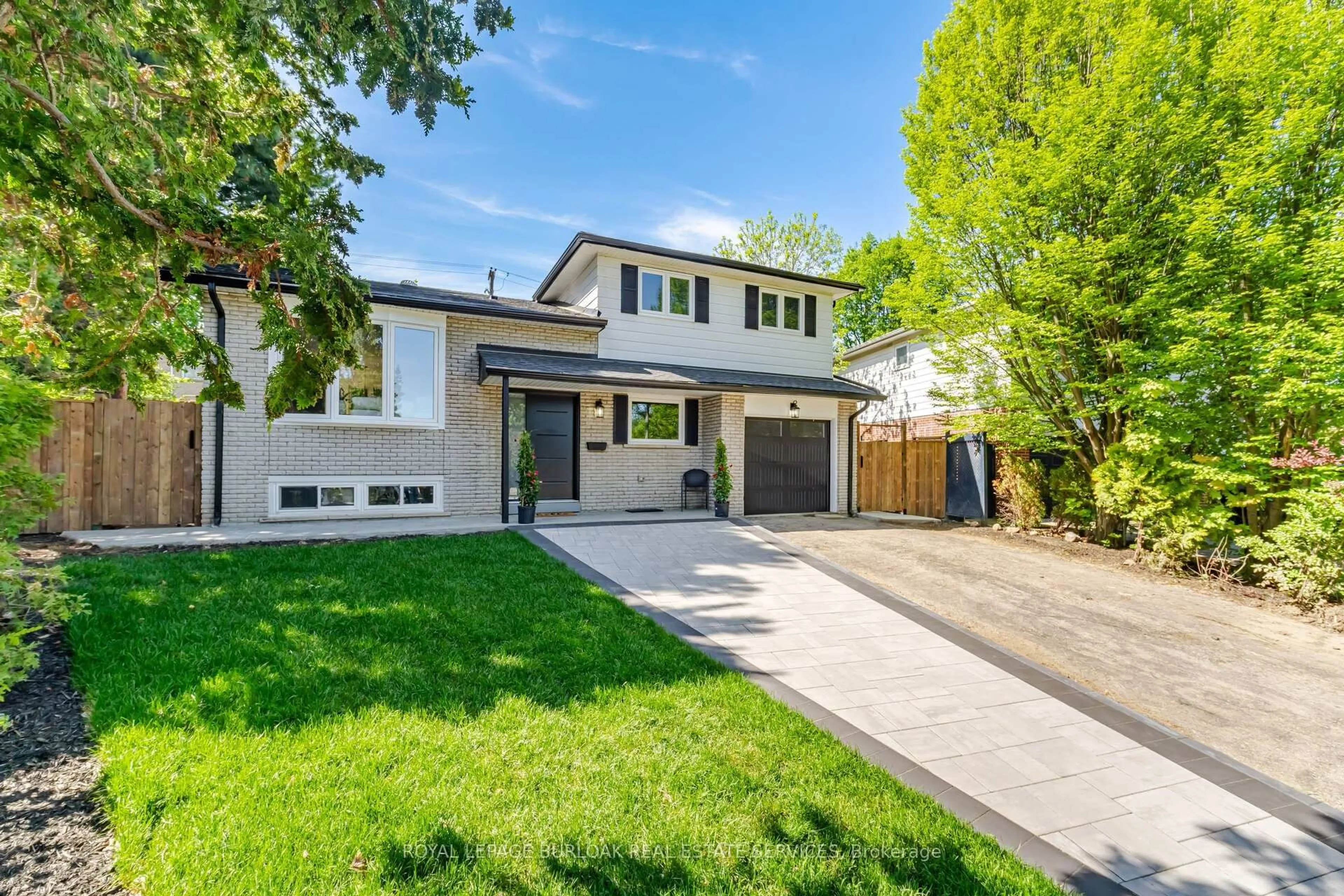 Home with brick exterior material, street for 1379 Christina Crt, Burlington Ontario L7P 2V8