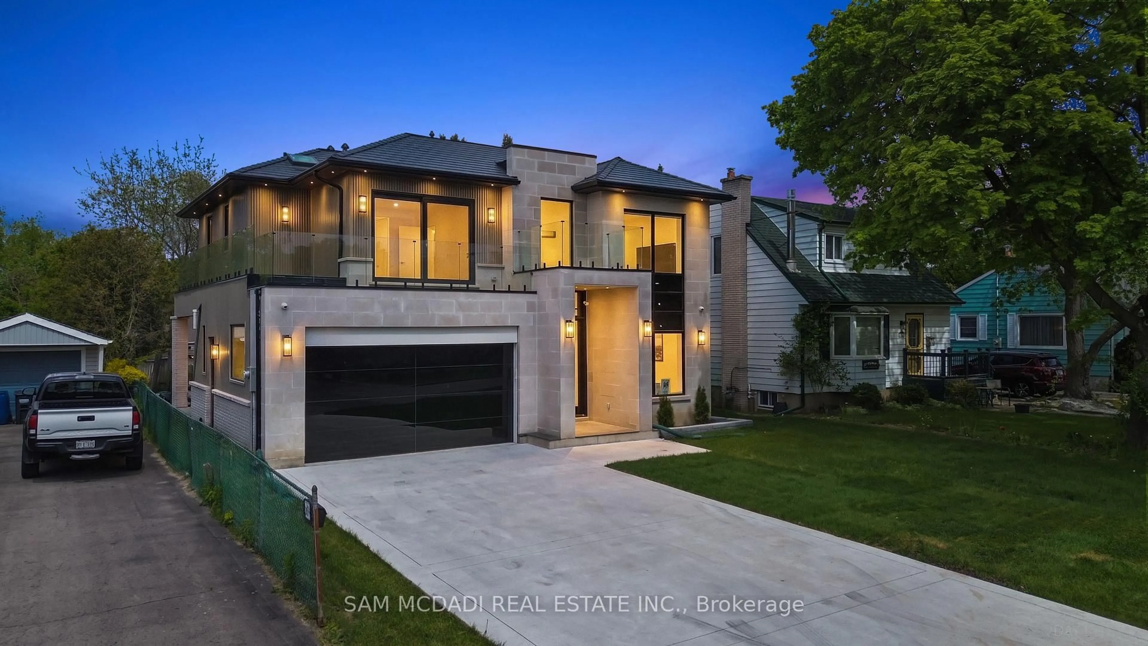 Home with brick exterior material, street for 9 Earl St, Mississauga Ontario L5M 1N6