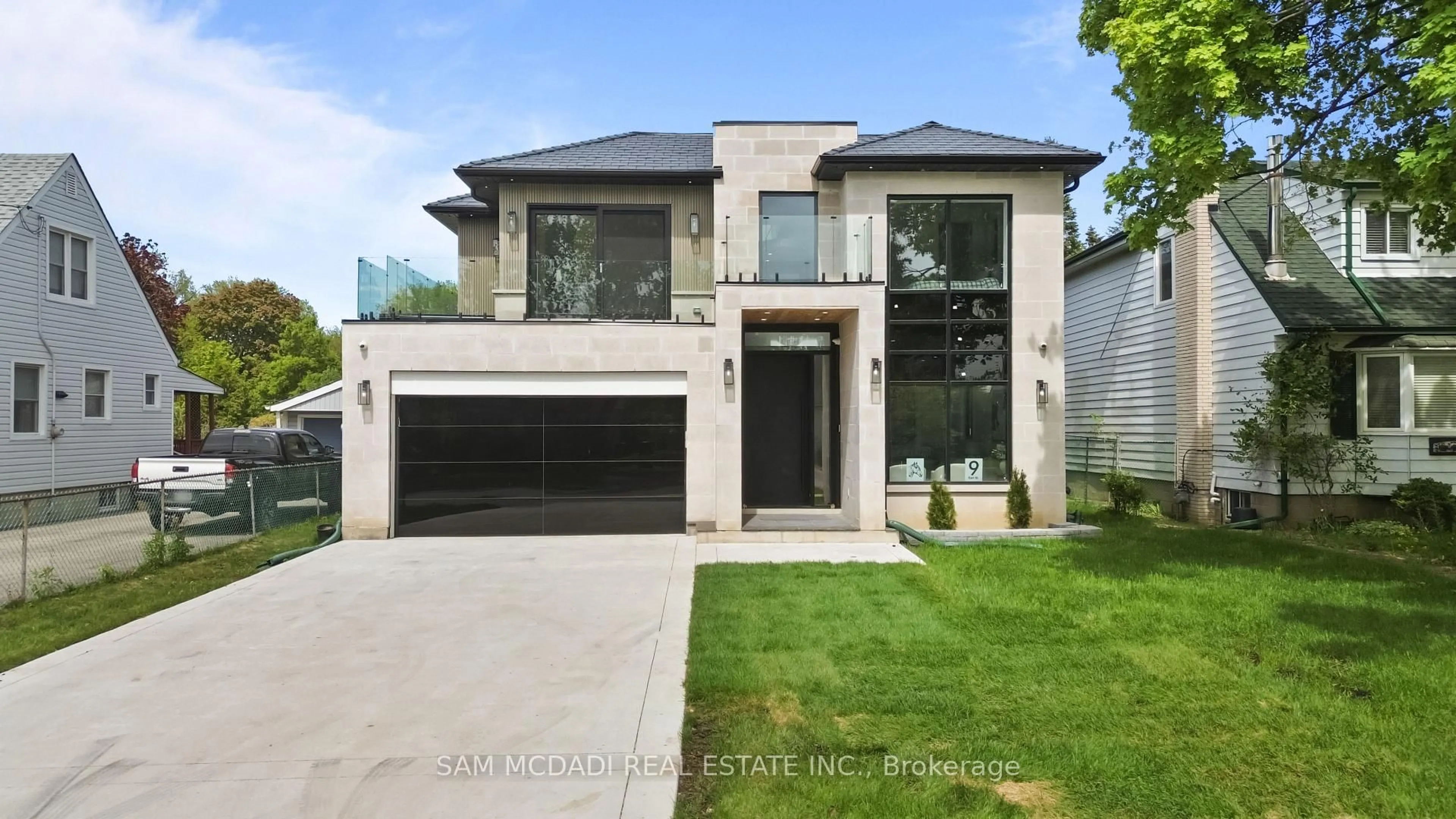Home with brick exterior material, street for 9 Earl St, Mississauga Ontario L5M 1N6