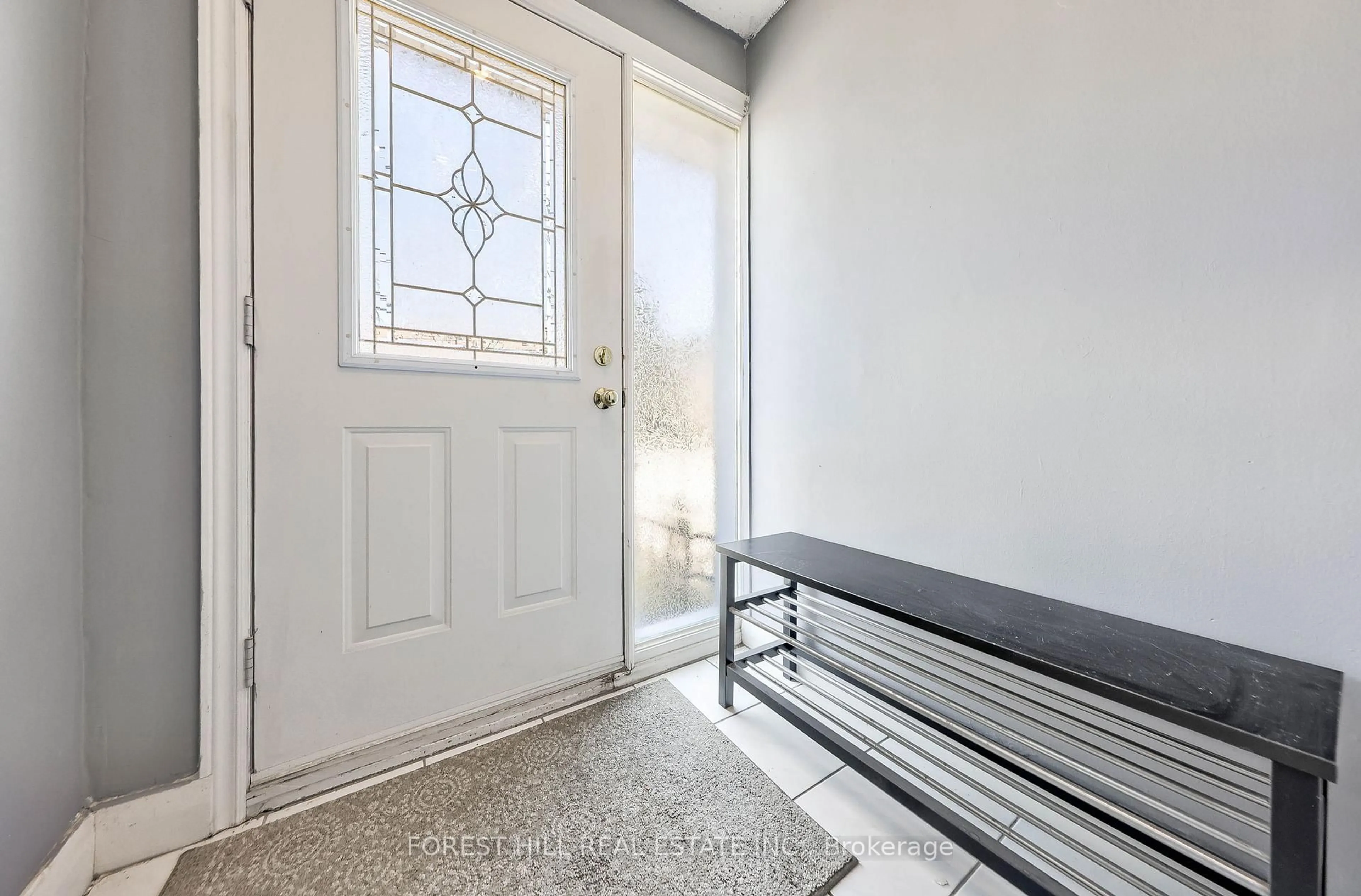 Indoor entryway for 2703 Lake Shore Blvd, Toronto Ontario M8V 1G6