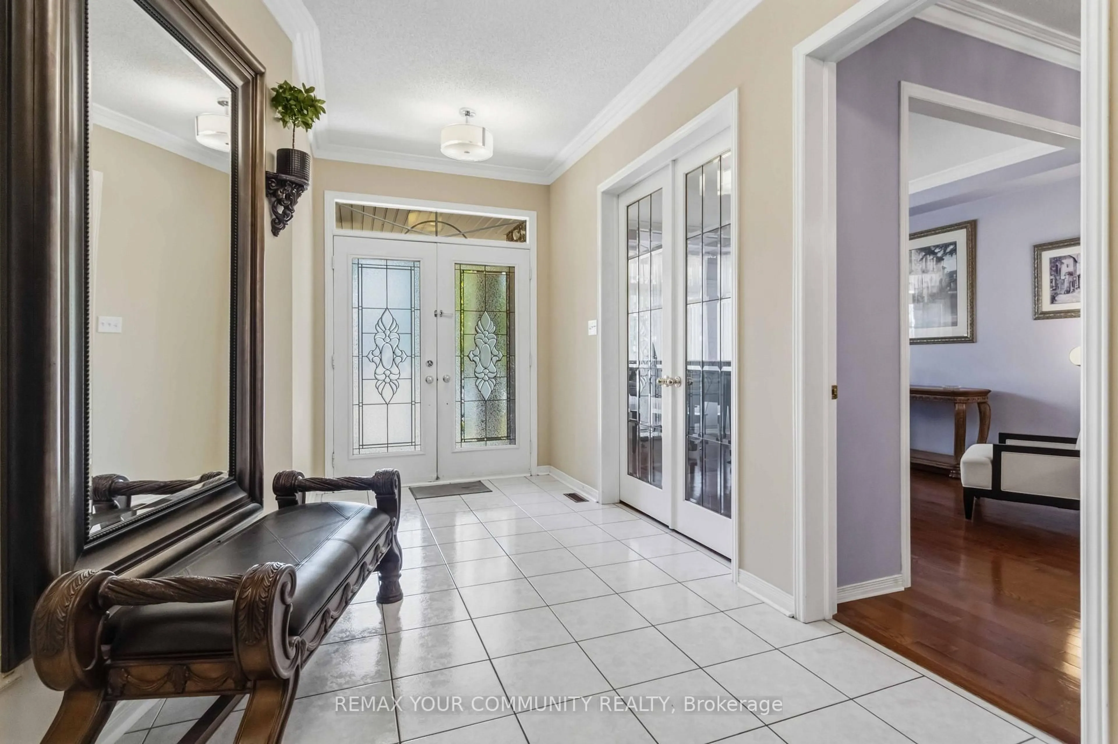 Indoor entryway for 153 Bristol Rd, Mississauga Ontario L4Z 3V3