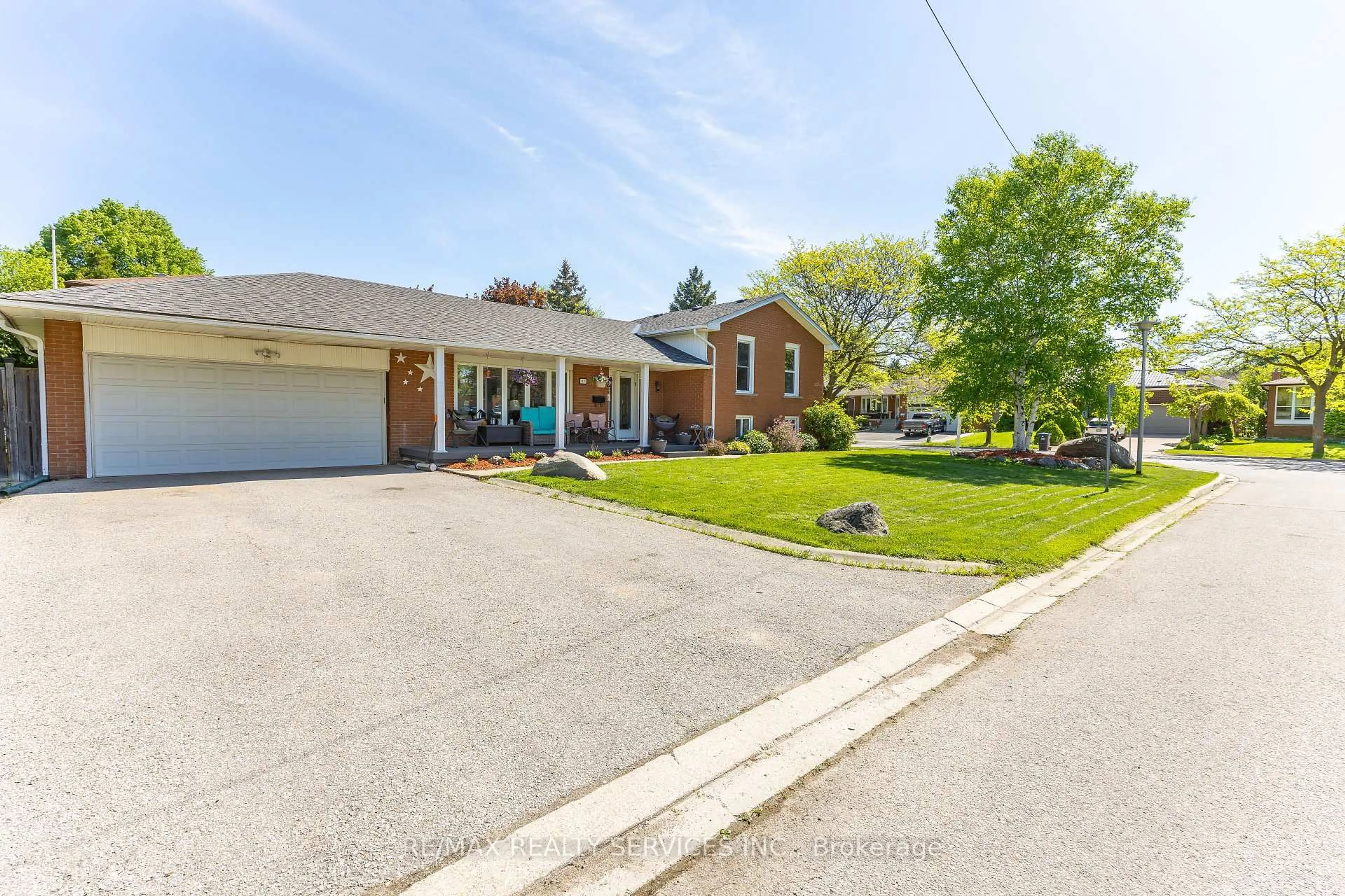 A pic from outside/outdoor area/front of a property/back of a property/a pic from drone, street for 84 Marchbank Cres, Brampton Ontario L6S 3B1