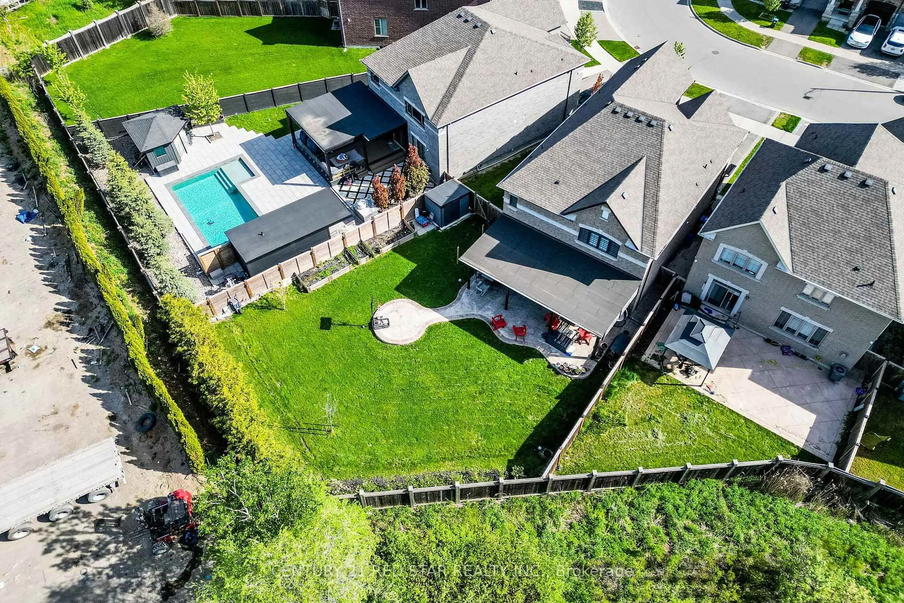 A pic from outside/outdoor area/front of a property/back of a property/a pic from drone, street for 48 Morra Ave, Caledon Ontario L7E 4K6