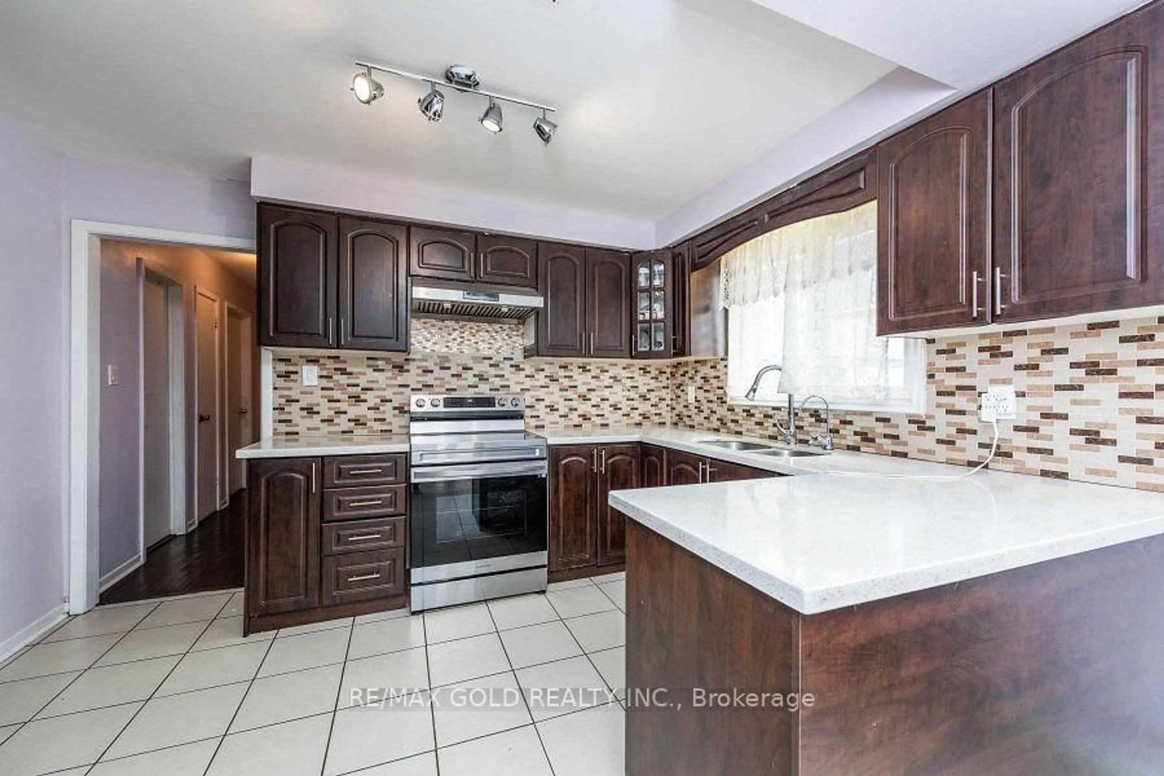 Unknown for 3430 Chipley Cres, Mississauga Ontario L4T 2E2