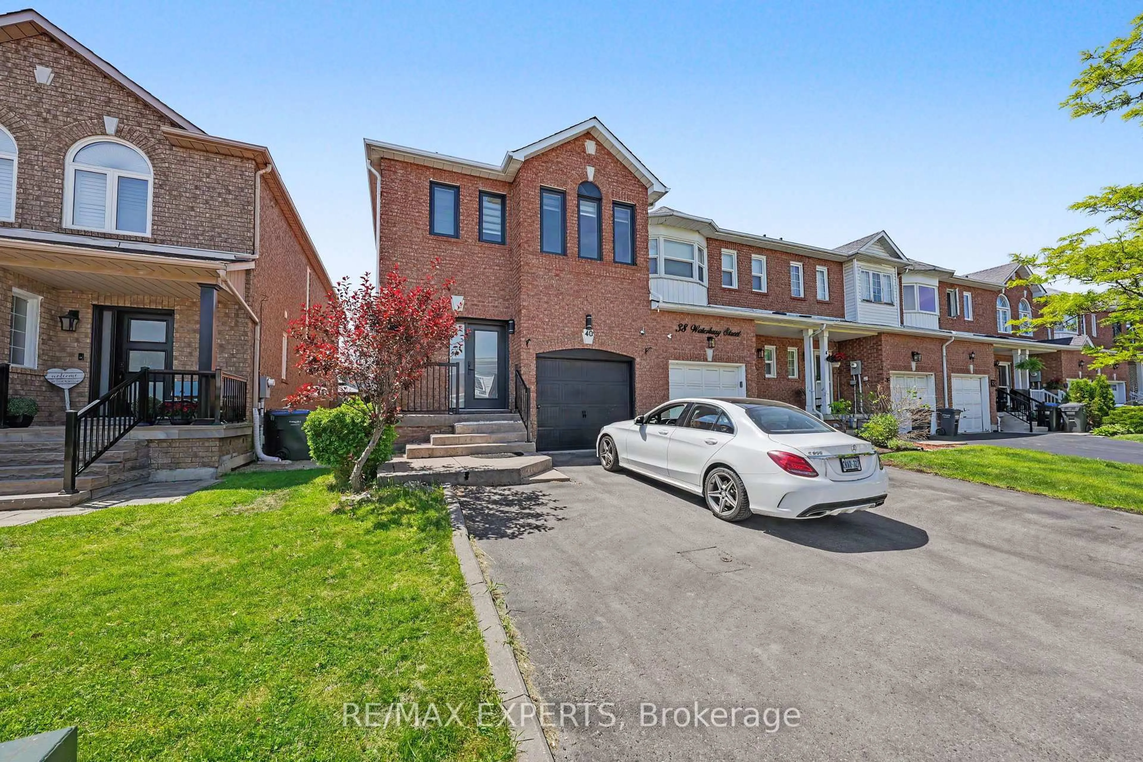 Home with brick exterior material, street for 40 Waterbury St, Caledon Ontario L7E 1X4