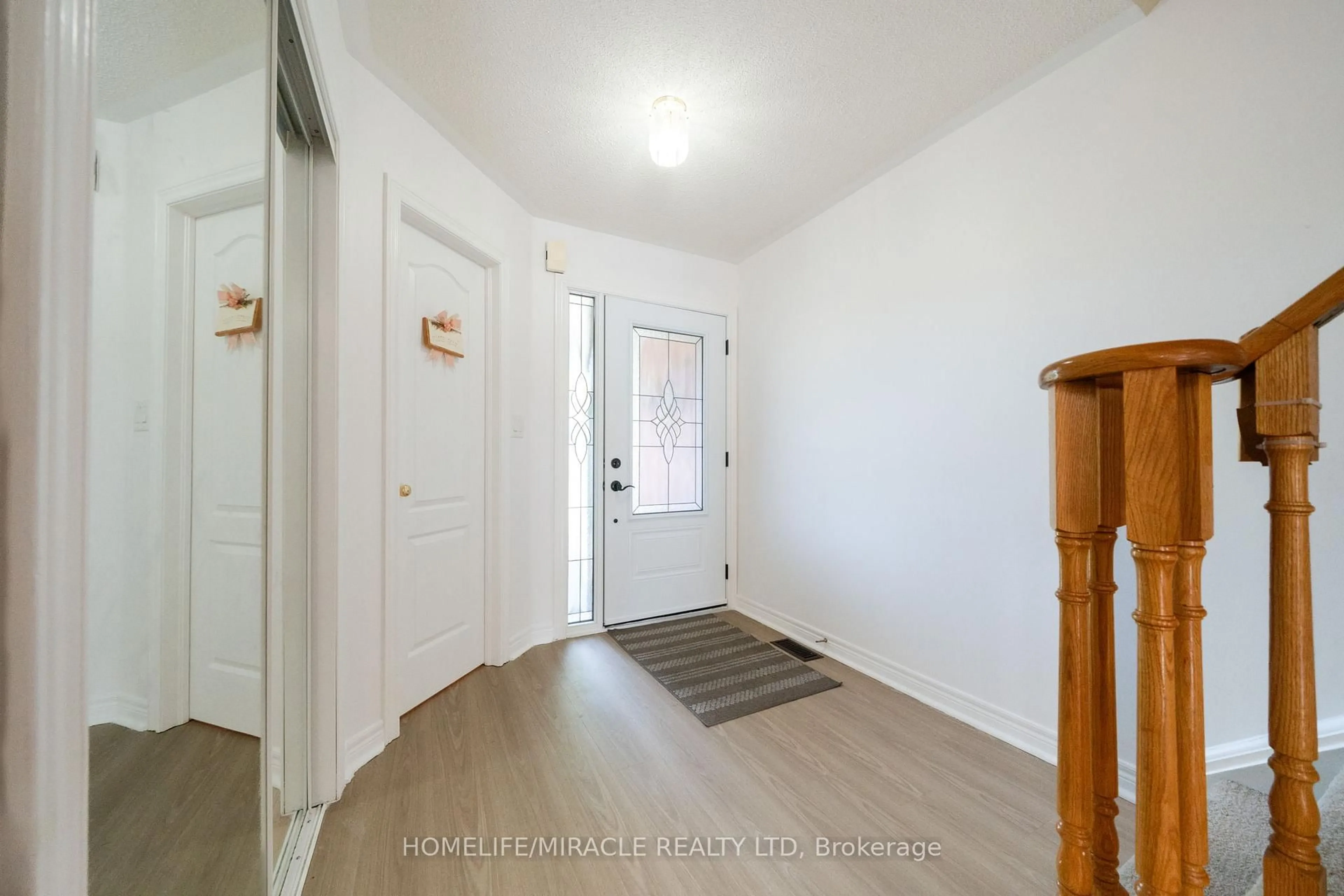 Indoor entryway for 93 Brickyard Way, Brampton Ontario L6V 4L7